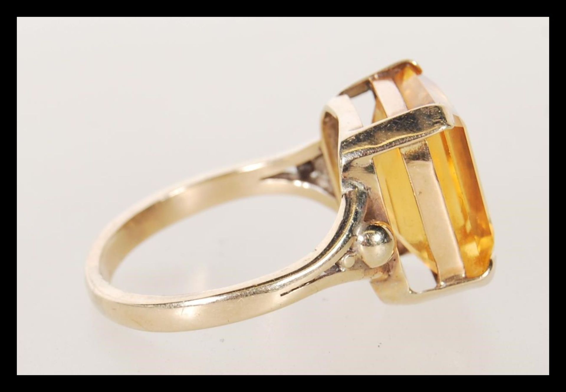 A 9ct gold dress ring, prong set with a square cut orange stone on a split shank mount. Unmarked but - Bild 2 aus 4