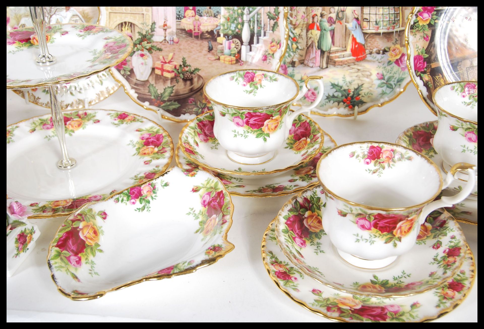 A Royal Albert Old Country Roses tea service consisting of cups, saucers, side plates, sugar bowl - Bild 5 aus 11