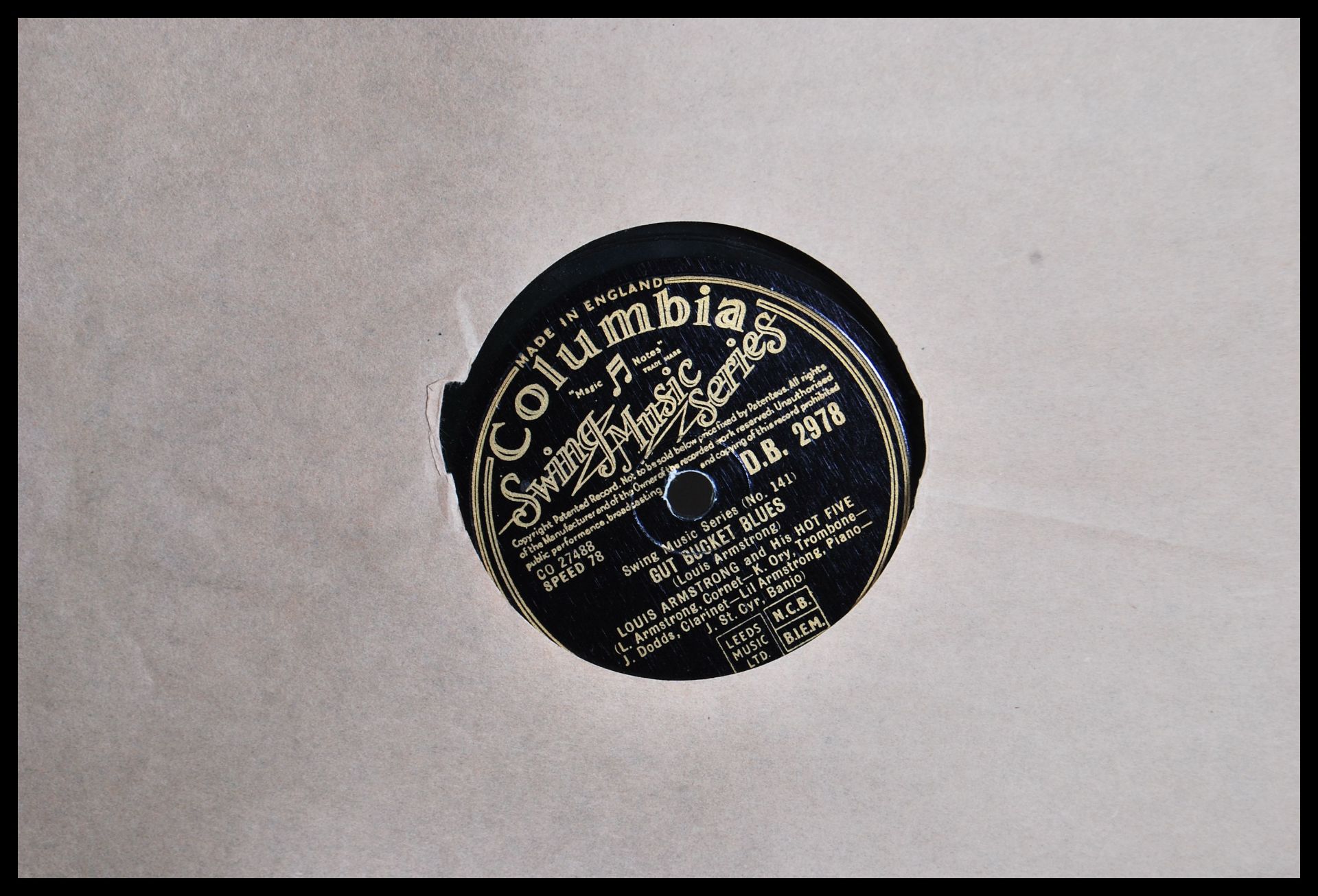 A cased collection of 78 RPM records to include, The Paramount All Stars Hometown Skiffle part 1 and - Bild 8 aus 8