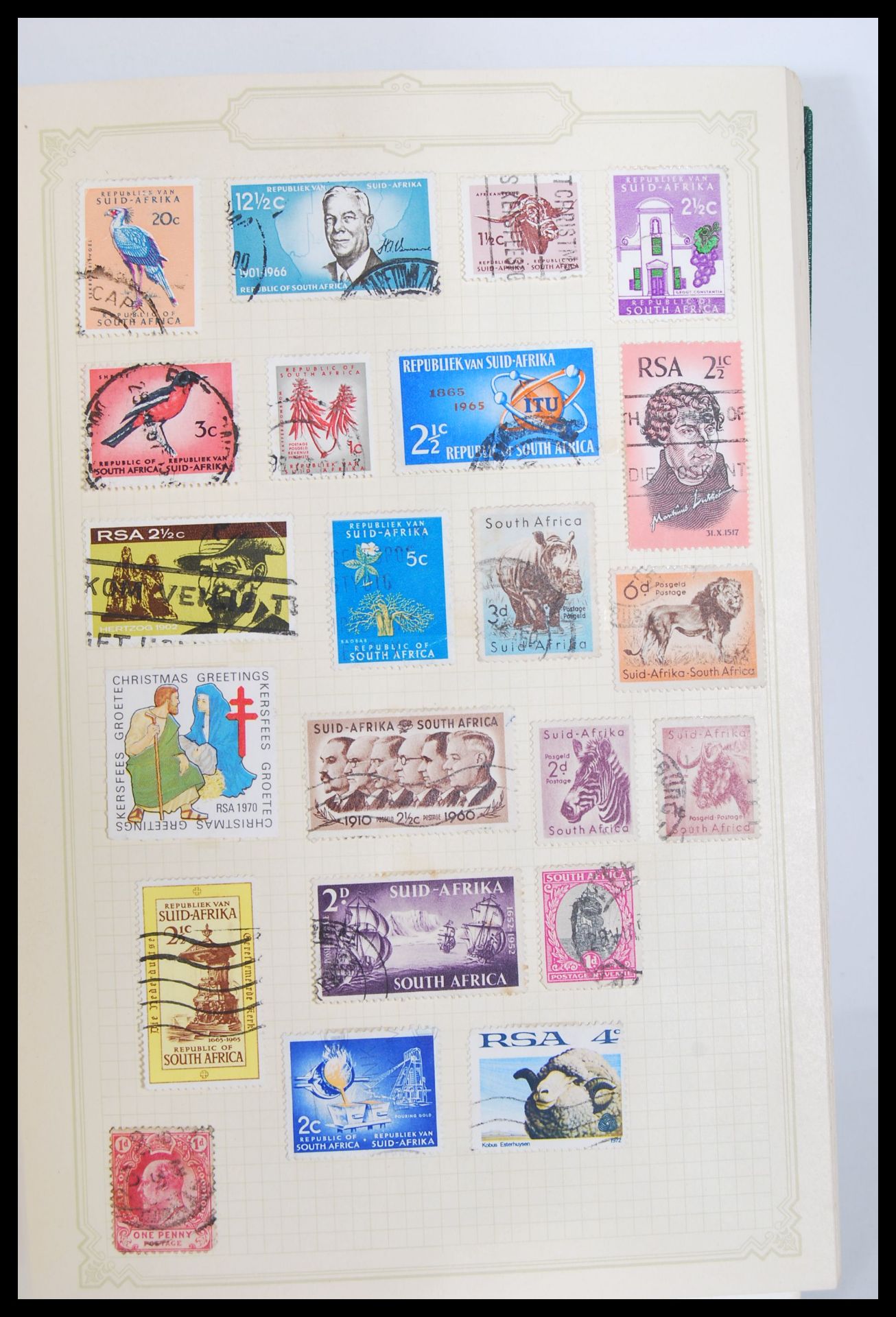 A collection of 20th Century world stamps within three albums and some loose to include early 20th - Bild 20 aus 20