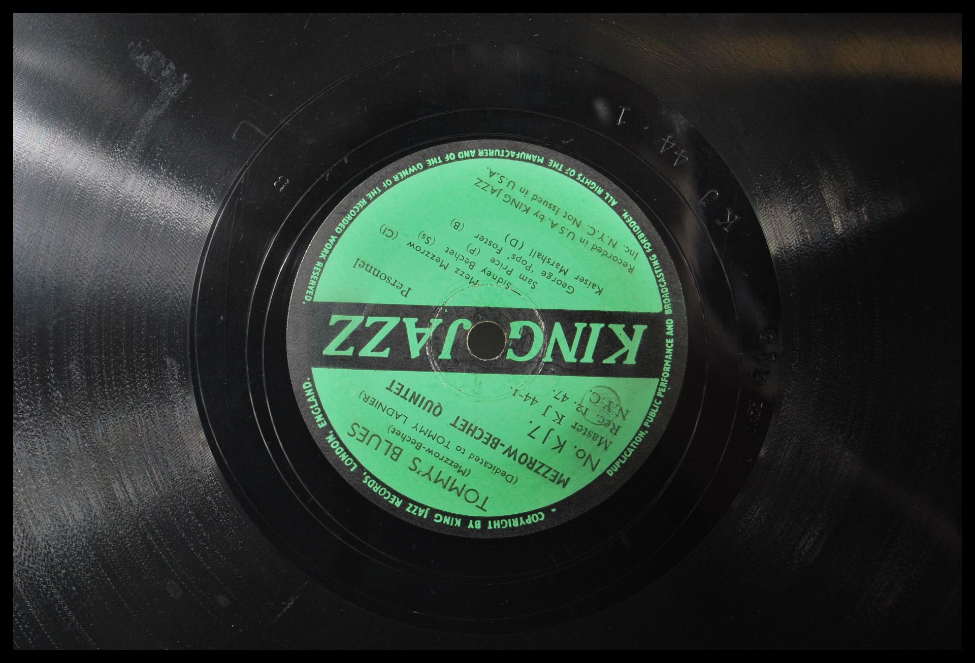 A collection 0f cased Jazz and Blues 78 RPM records to include, Louis Armstrong Gatemouth and - Bild 2 aus 9