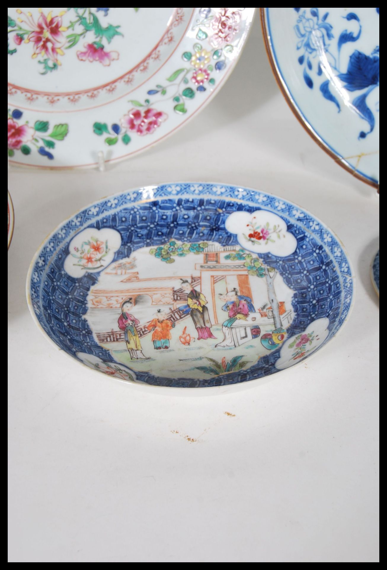 A collection of 19th / 18th Century Chinese ceramics to include a hand painted baluster vase of - Bild 5 aus 10