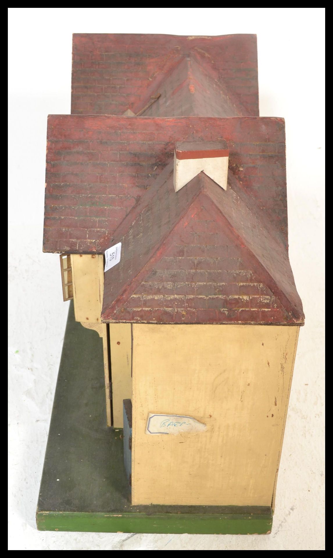 A vintage mid 20th Century dolls house possibly by Triang, the detached house opening from the - Bild 7 aus 7