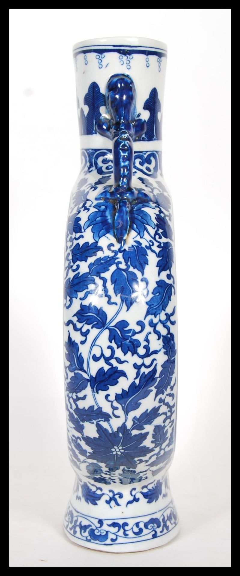 A 20th Century Chinese blue and white moon flask shape vase, having central panels depicting - Bild 2 aus 6