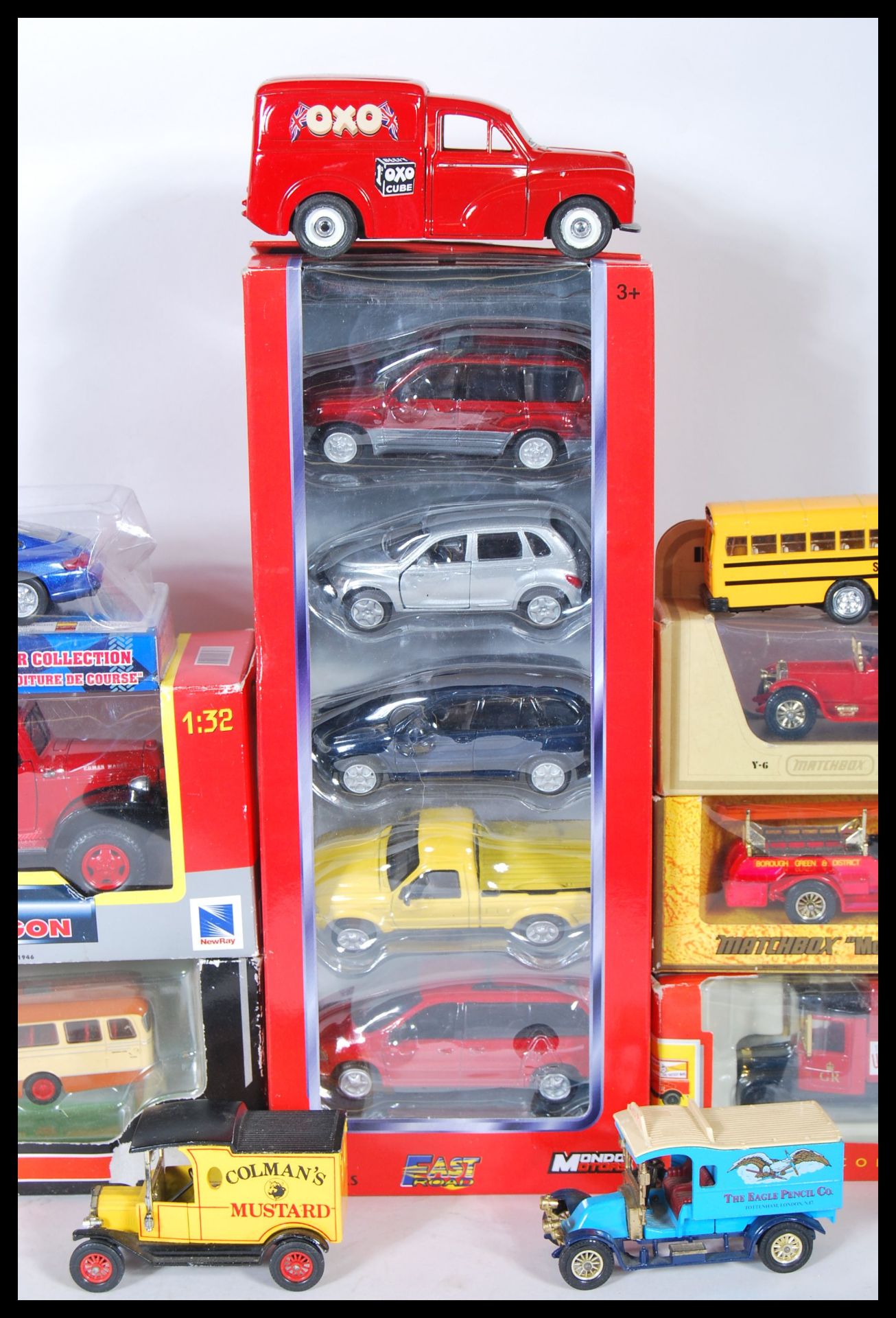 A collection of predominantly boxed scale model diecast cars to include Corgi, Doge power wagon, - Bild 4 aus 6