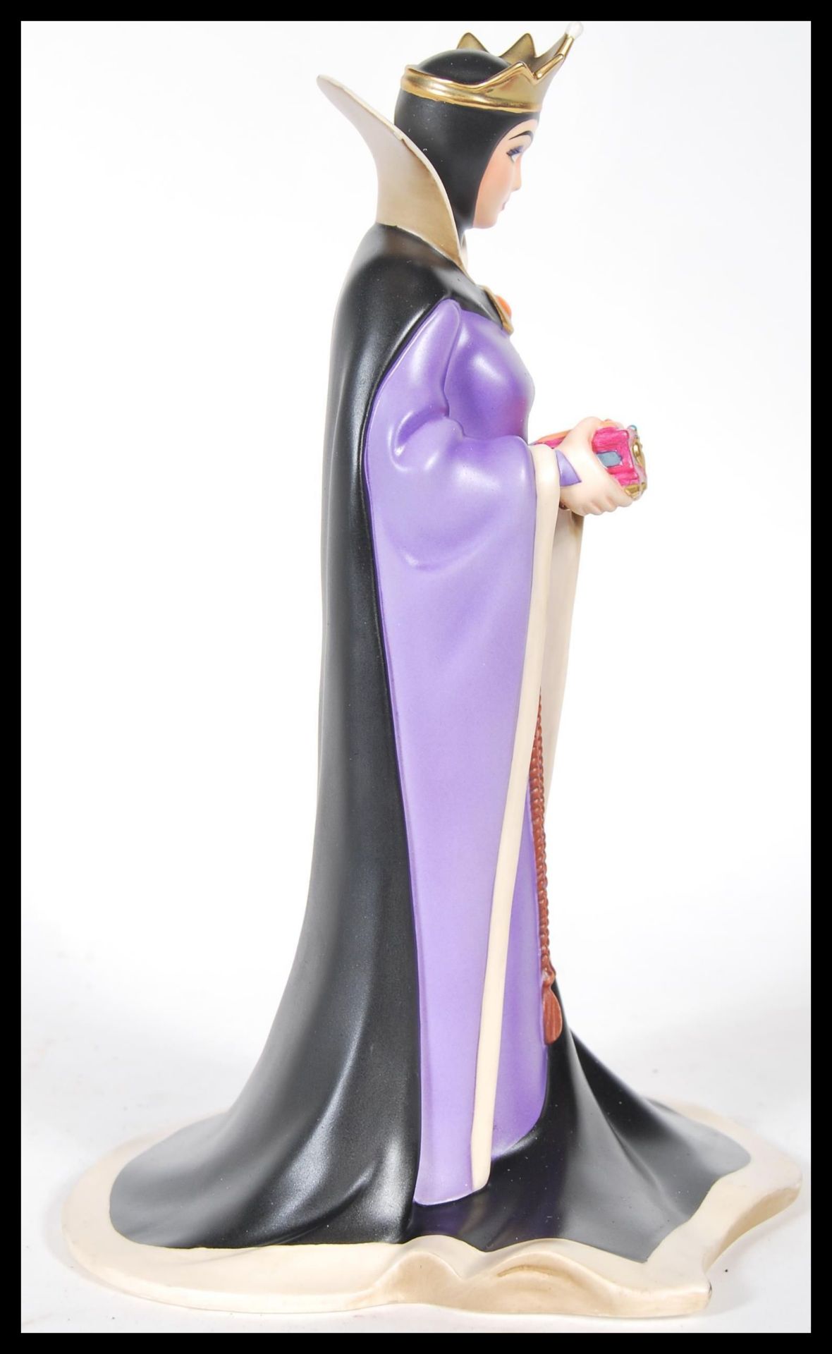 A late 20th Century 1997 Classics Walt Disney Collection figure of the Wicked Queen from Snow - Image 2 of 6