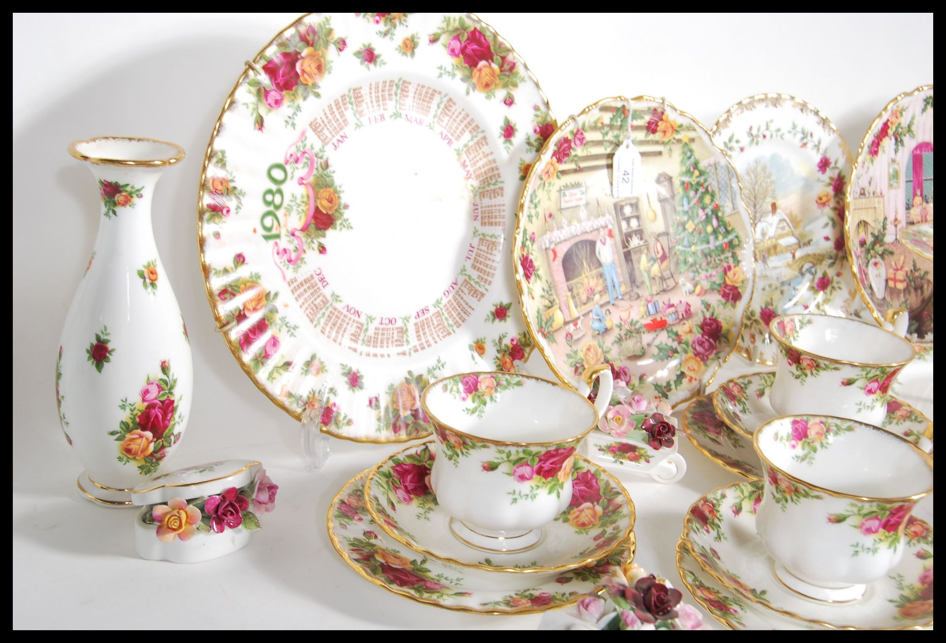 A Royal Albert Old Country Roses tea service consisting of cups, saucers, side plates, sugar bowl - Bild 9 aus 11