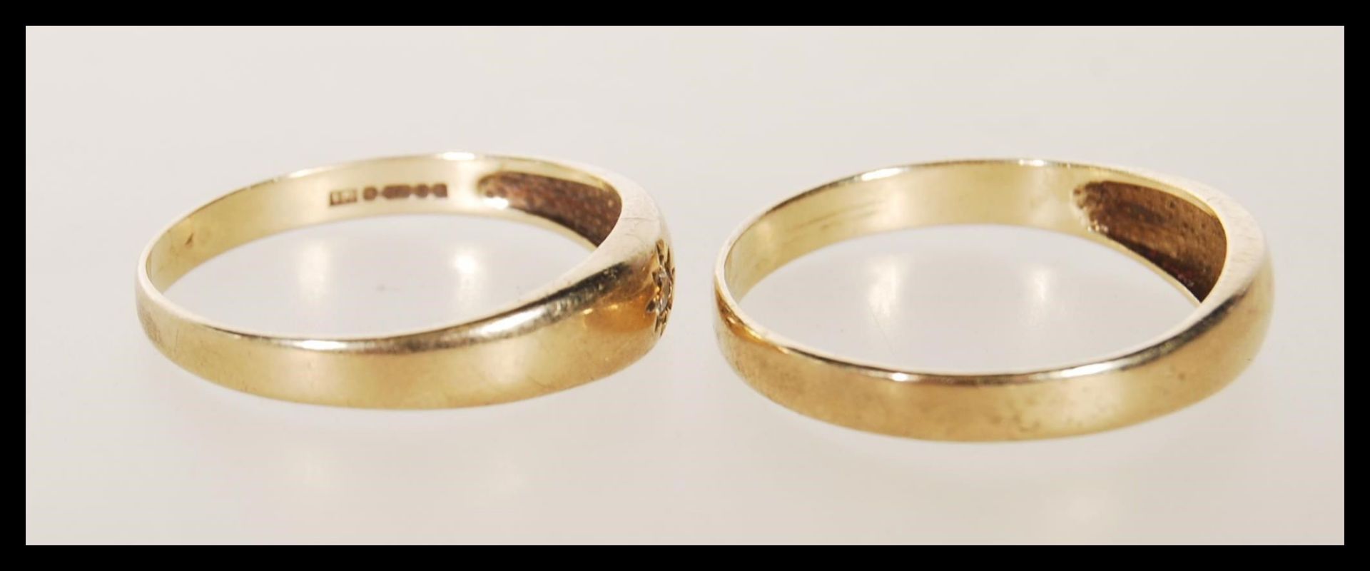 Two matching hallmarked 9ct gold rings both being gypsy set with cubic zirconia stones. Both - Bild 5 aus 8