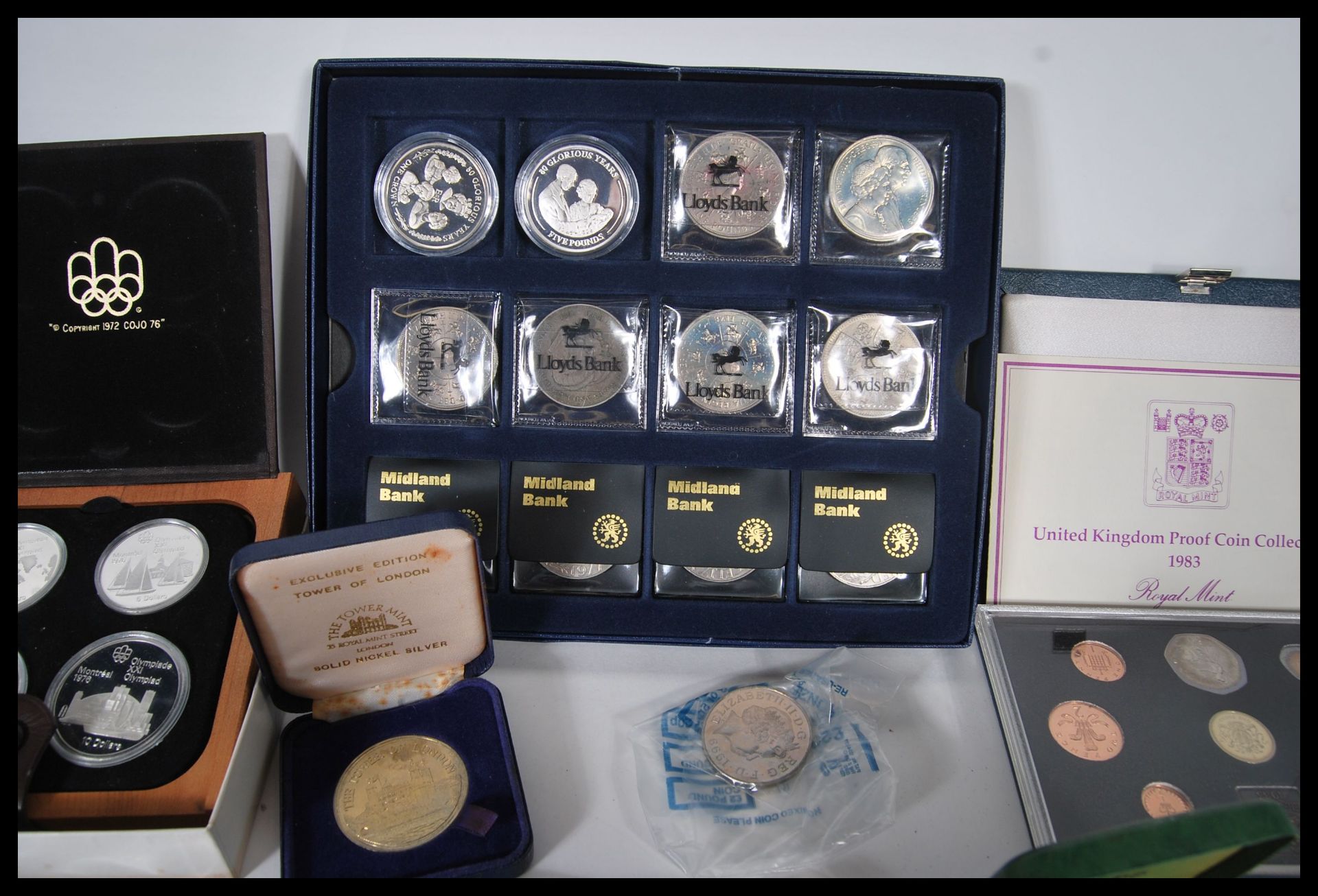 A good collection of coins dating from the 18th Century to include Georgina pennies and half - Bild 4 aus 9