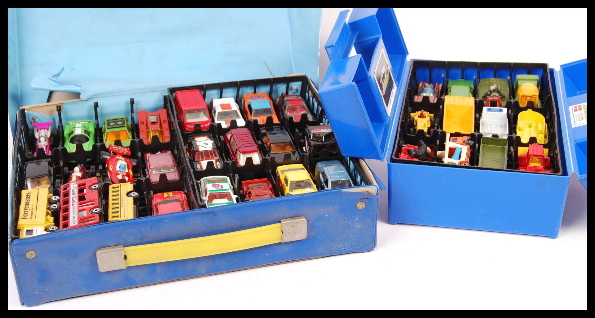 TWO CARRY CASES OF MATCHBOX DIECAST CARS - Bild 5 aus 6
