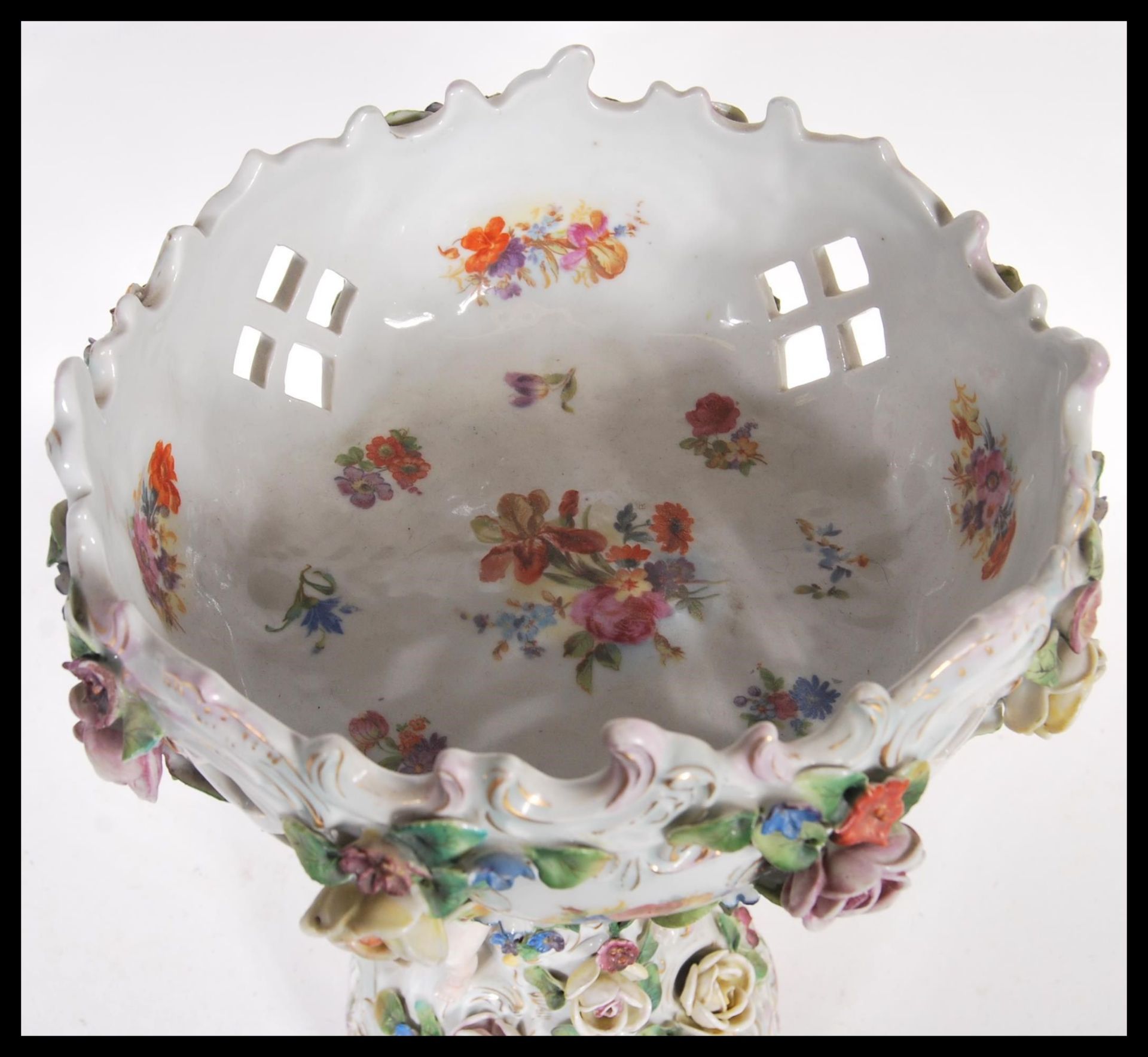 A 20th Century German china centrepiece in the man - Bild 3 aus 4