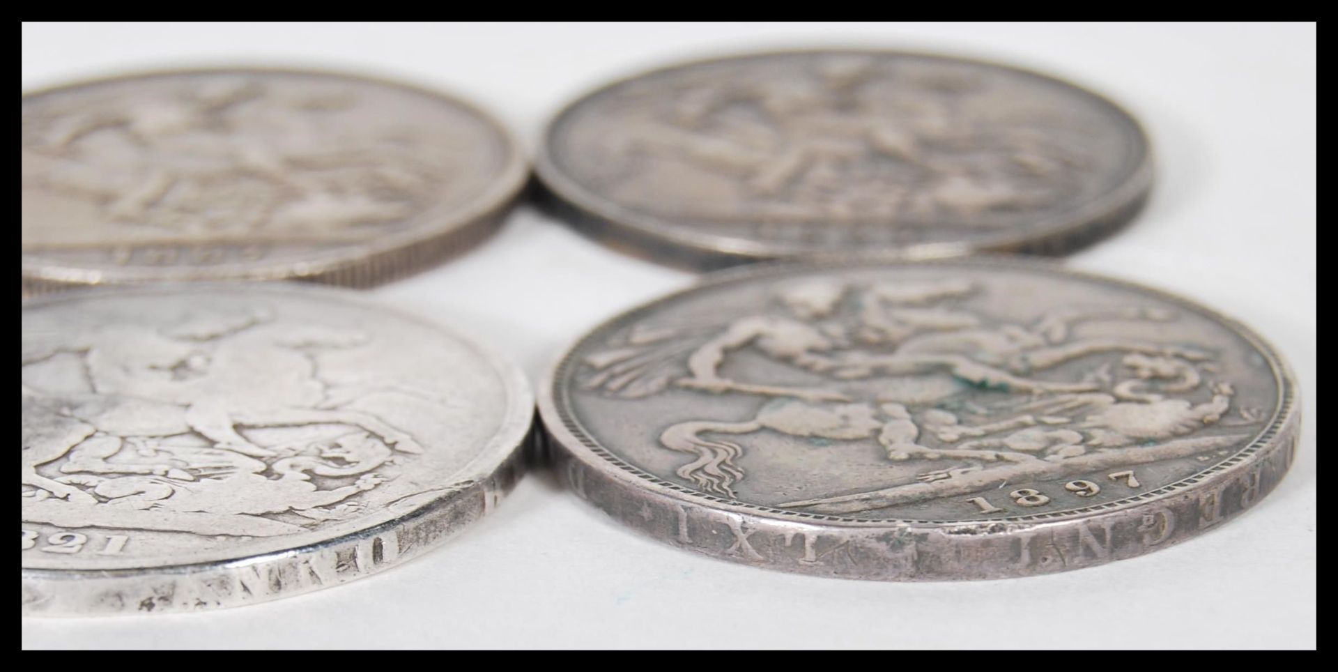 A collection of six silver crowns dating the early 19th Century to include three George II crowns - Bild 3 aus 7