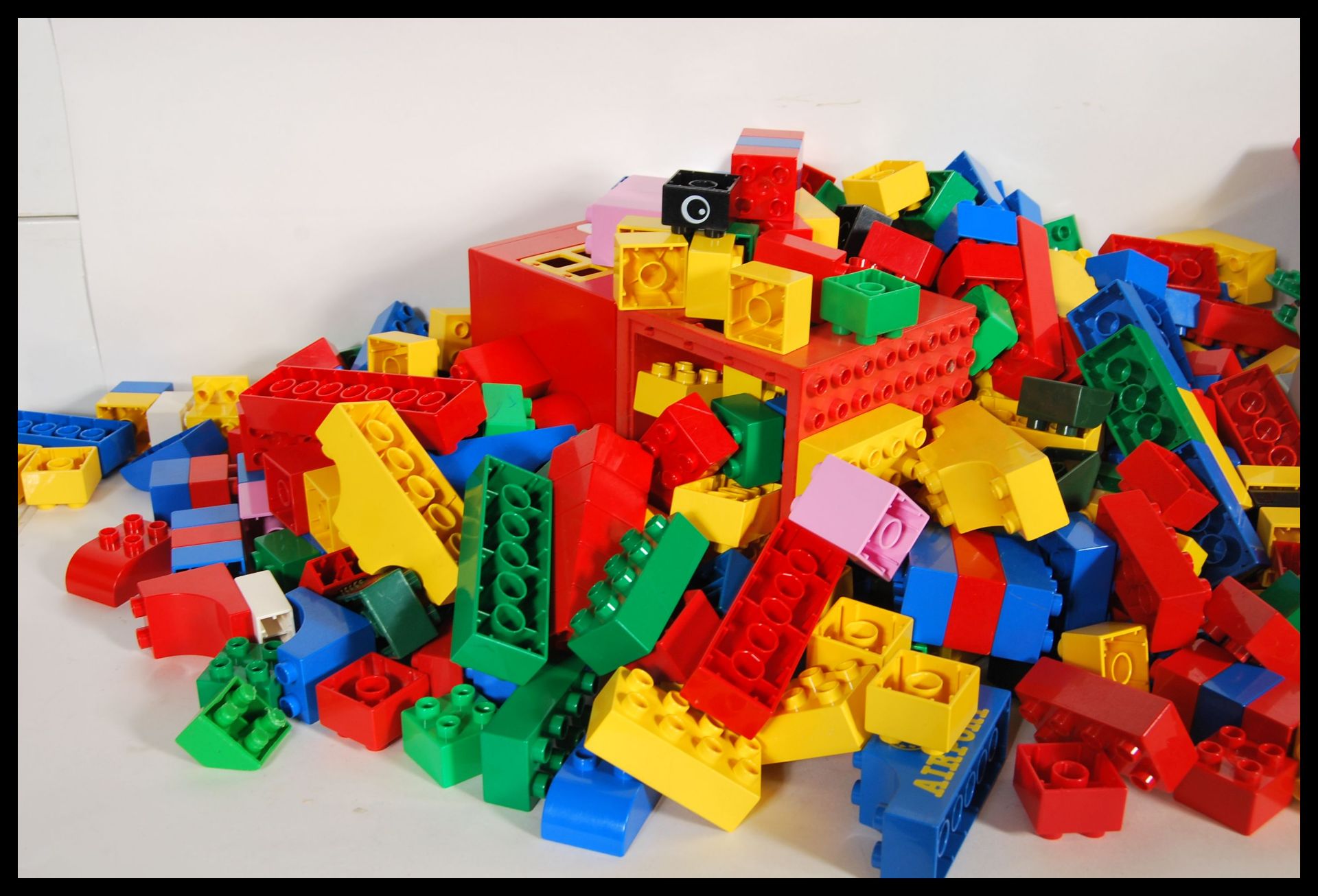 A collection of retro Duplo lego style building lots together with building pads and figures. - Image 2 of 8