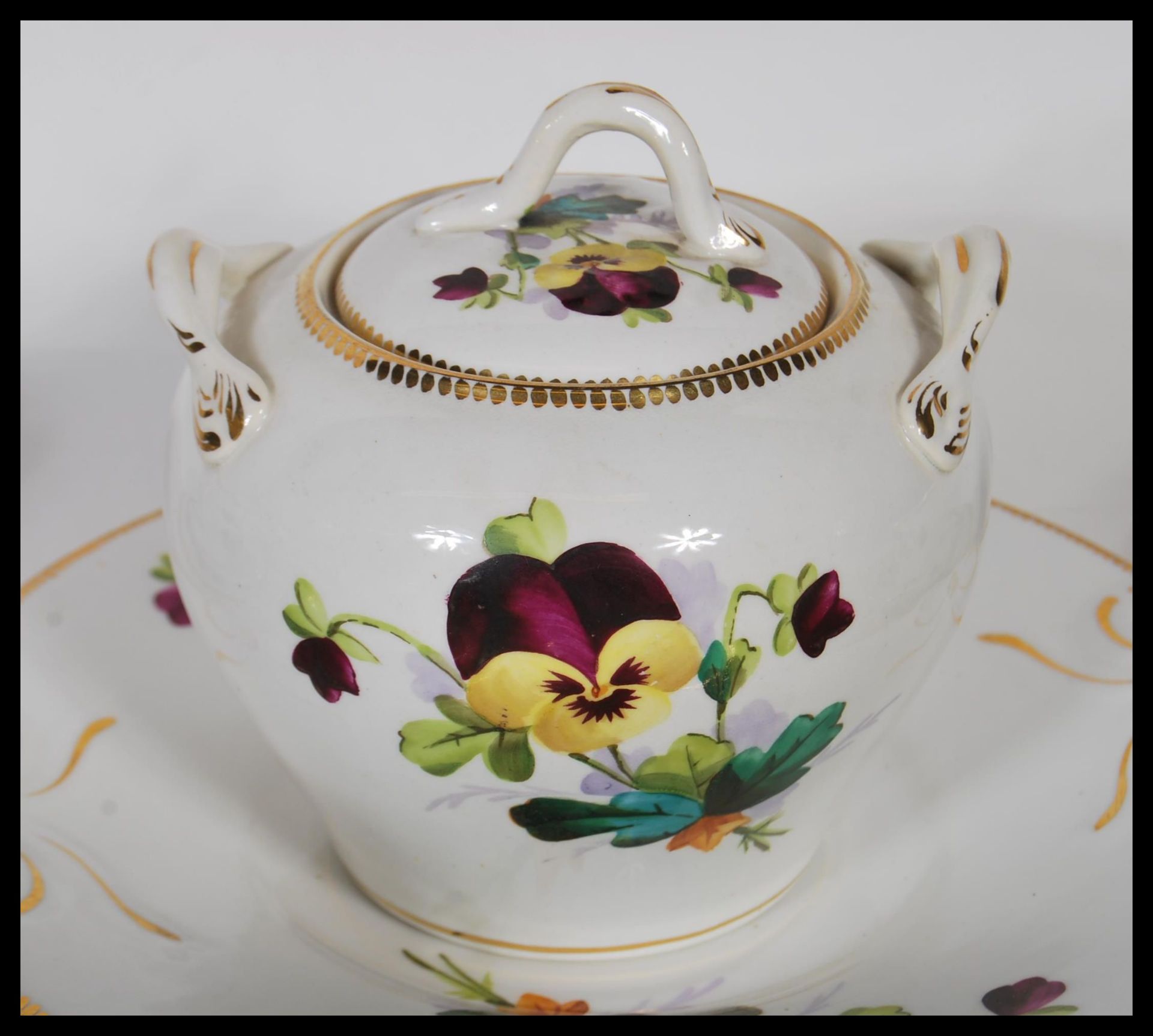 An early 20th Century hand painted china tea service having having painted pansy flowers and gilt - Bild 8 aus 10