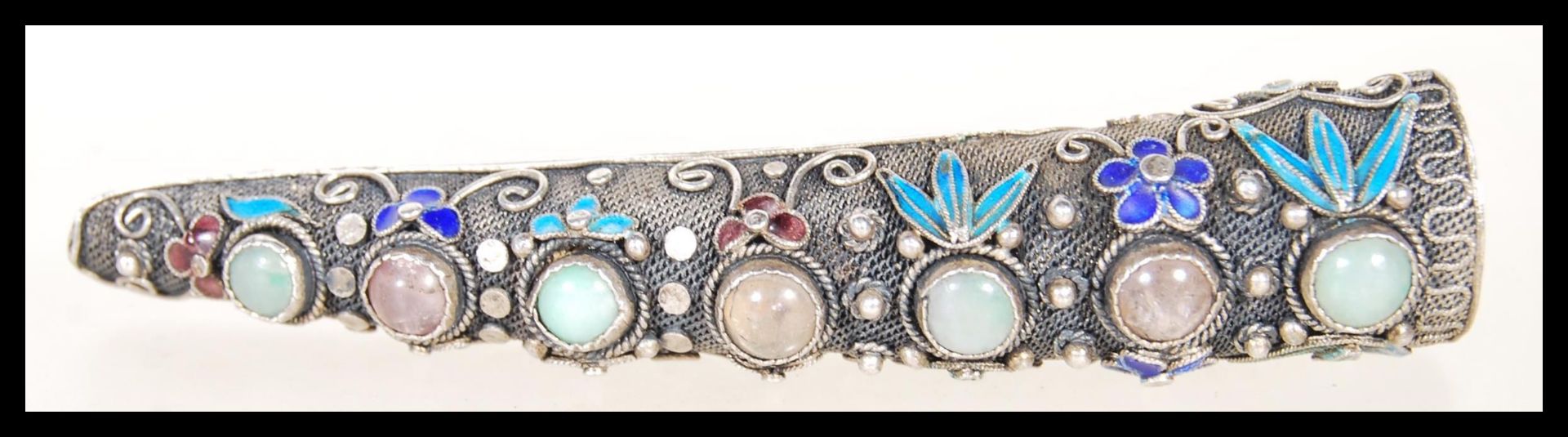 A early 20th Century marked silver finger claw/ ring, having filigree decoration and cabochon jade