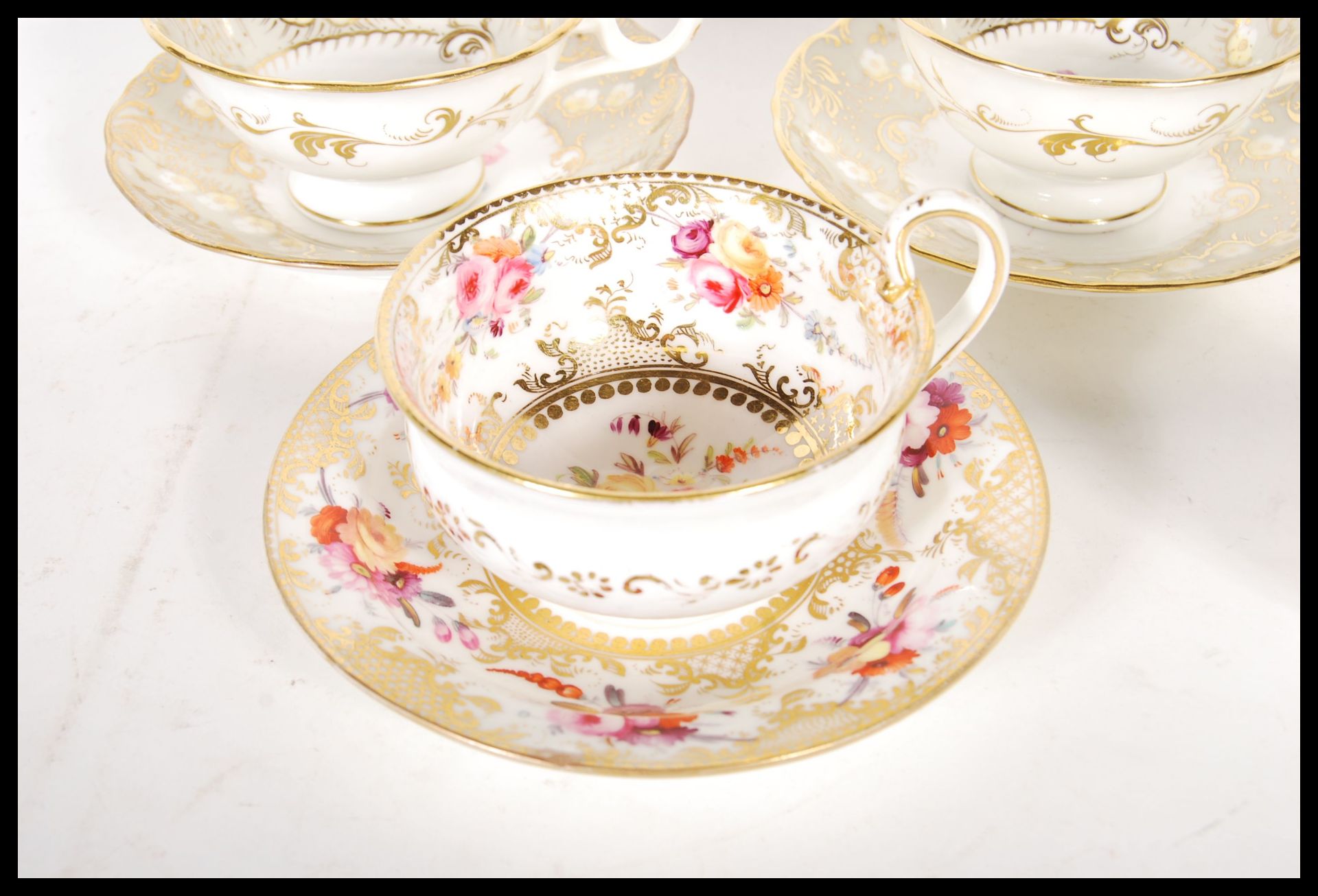 A set of four 19th/20th Century Davenport hand painted cabinet cups and saucers, together with a - Bild 4 aus 21