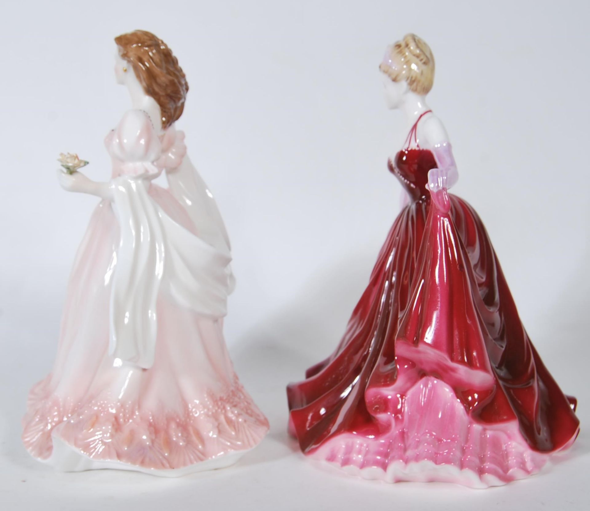 A Coalport Bone China ceramic figurine titled ' Shall We Dance ', produced in a limited edition of - Bild 4 aus 7
