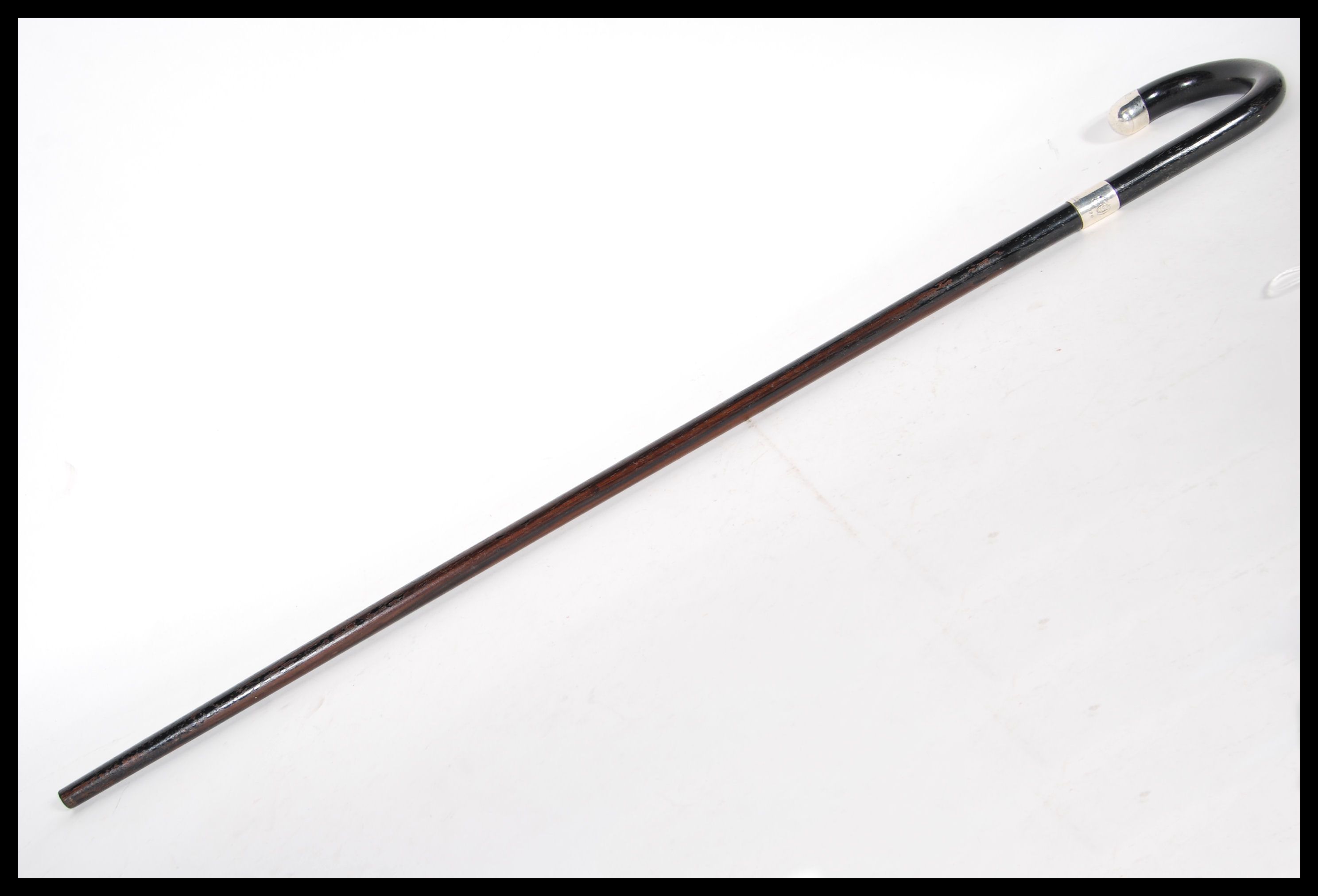 A early 20th Century crook handle walking stick/ cane, having ebony tapering shaft with hallmarked - Image 6 of 9