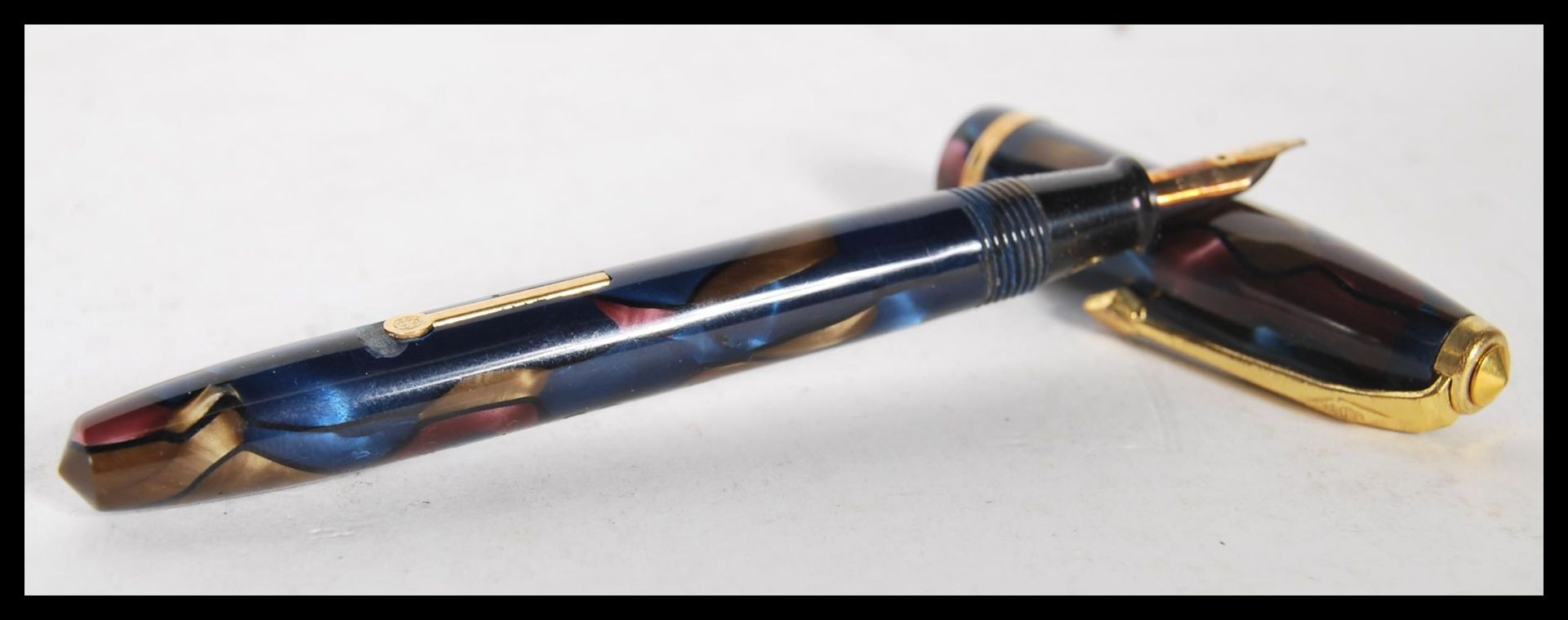 A vintage 20th Century Conway Stewart 'The Dinkie pen' lever fountain / ink pen having a 14ct gold - Bild 3 aus 6