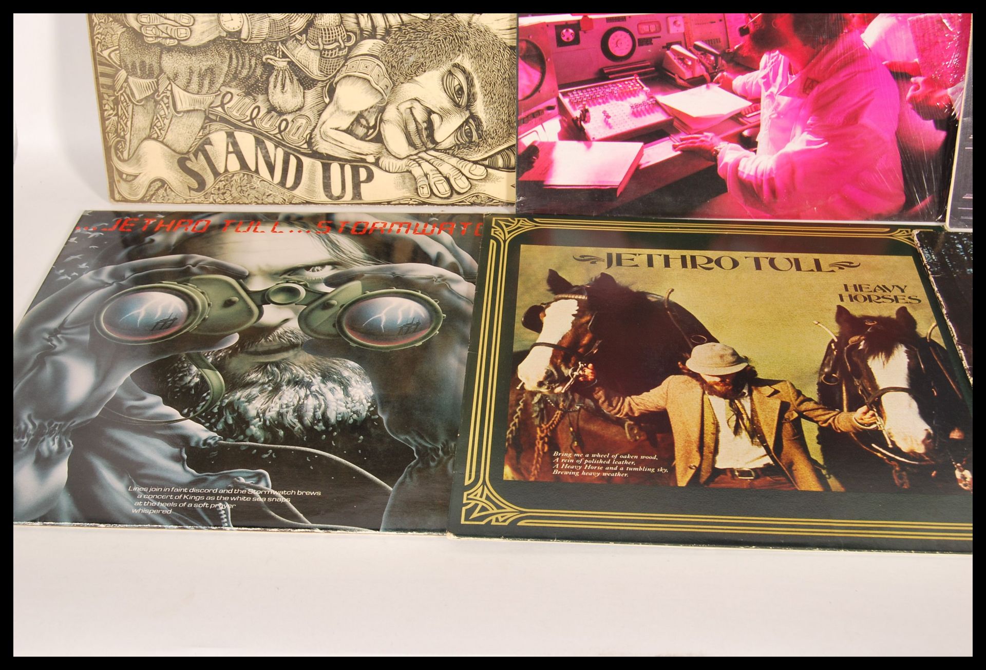 A collection of long play LP vinyl records by Jethro Tull to include Stand Up,  War Child,Too Old To - Bild 3 aus 8