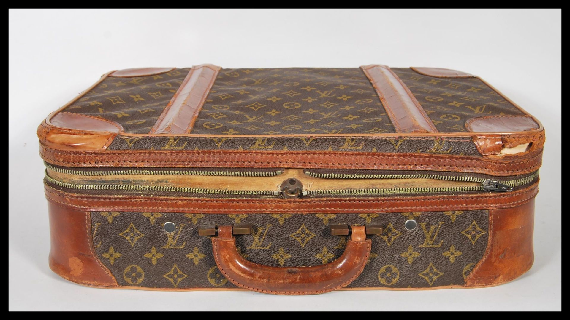 A Louis Vuitton hard suitcase in monogram canvas, second half 20th century, covered in LV monogram - Bild 5 aus 8