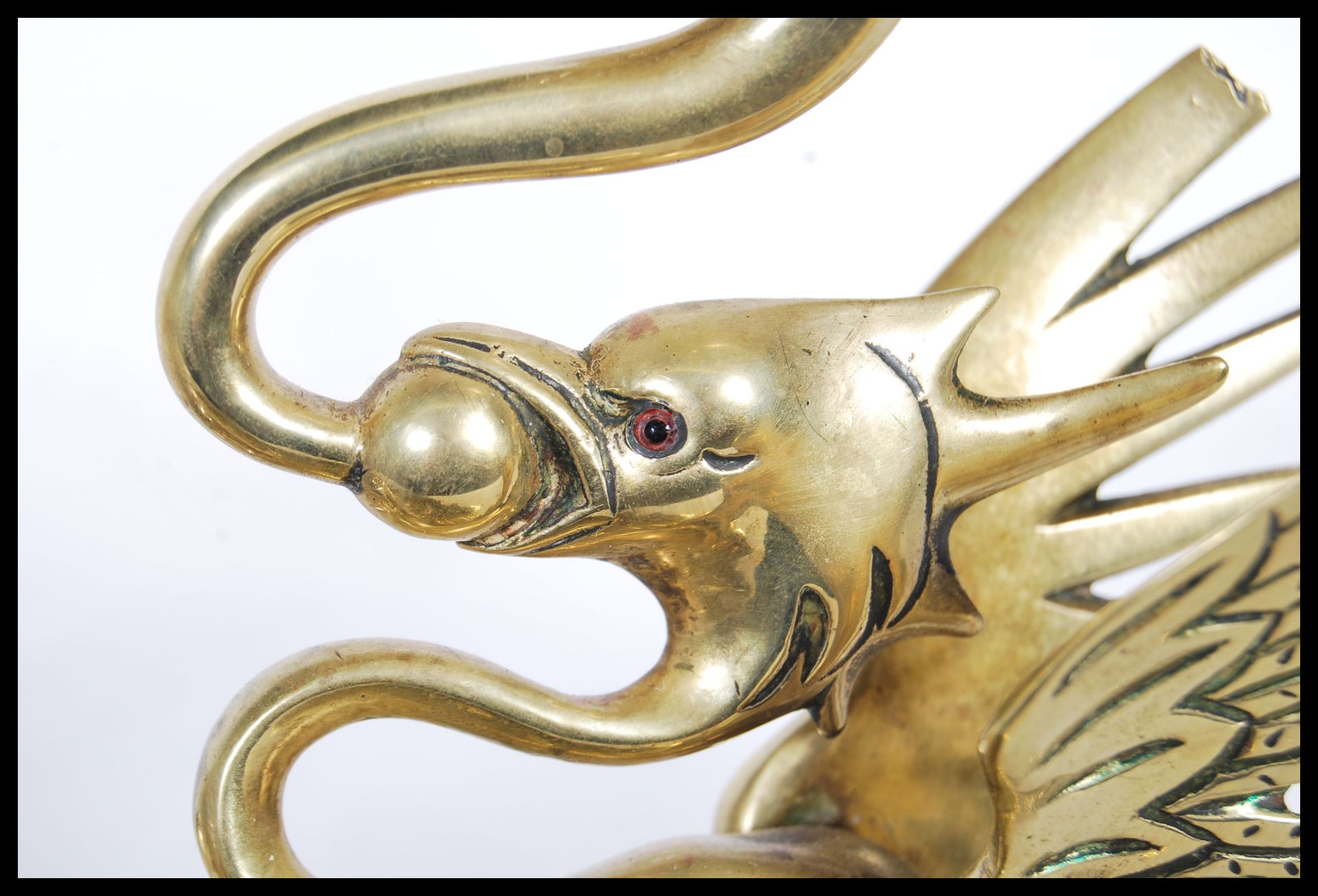 A 19th Century cast brass desk tidy / inkstand, with dual griffin sconces to both sides having glass - Bild 10 aus 10