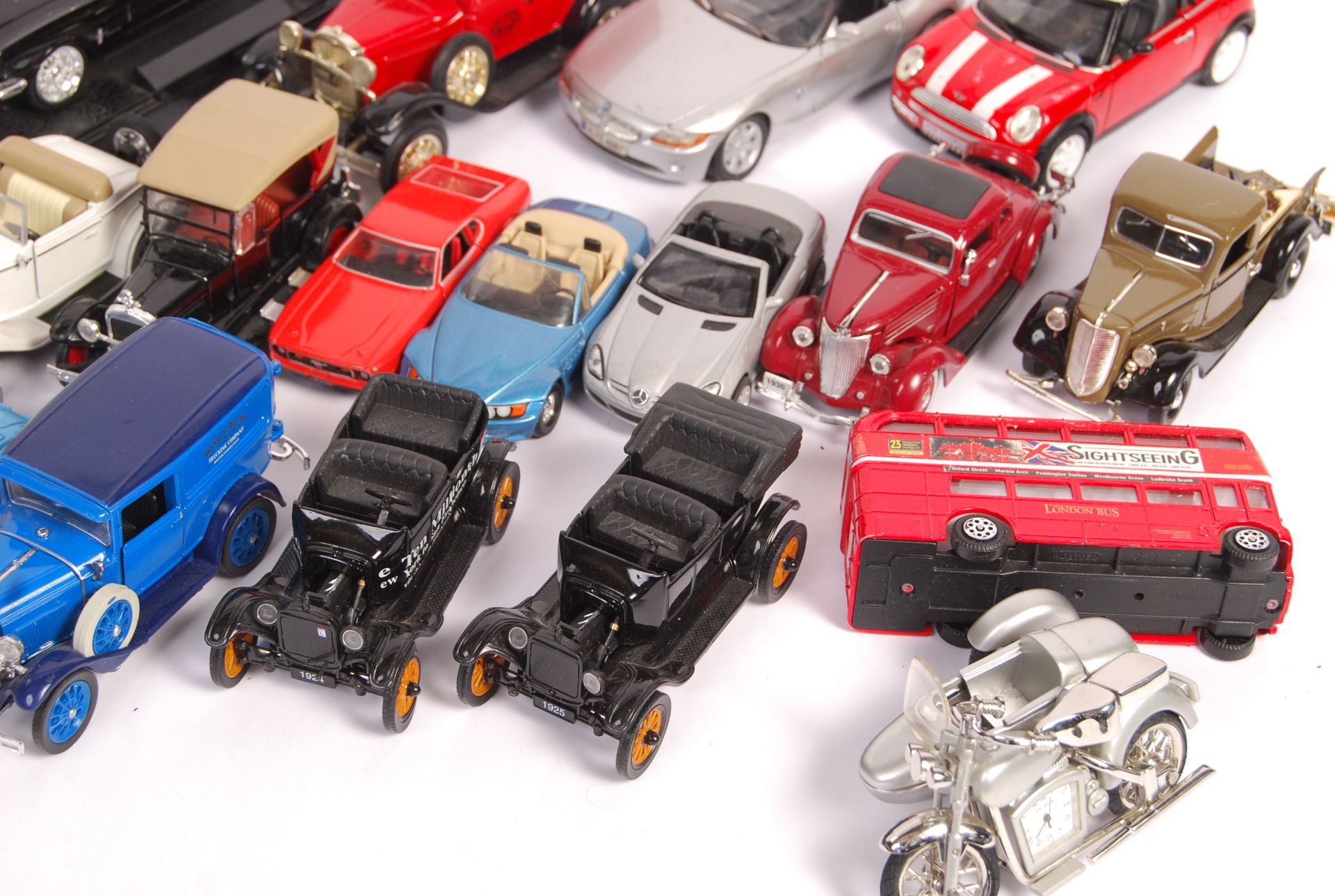 COLLECTION OF LOOSE LARGER SCALE DIECAST MODELS - Bild 3 aus 3