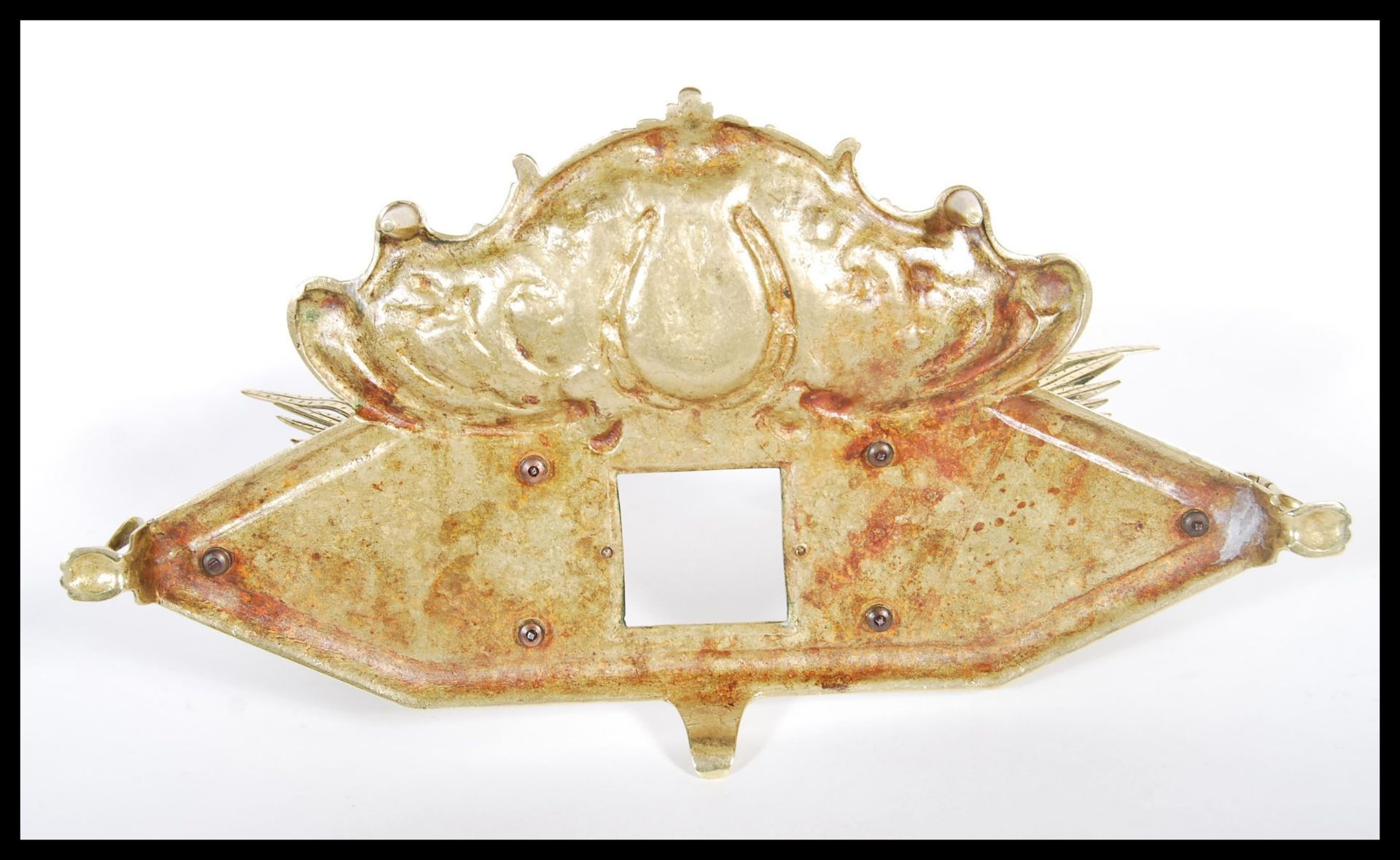 A 19th Century cast brass desk tidy / inkstand, with dual griffin sconces to both sides having glass - Bild 9 aus 10