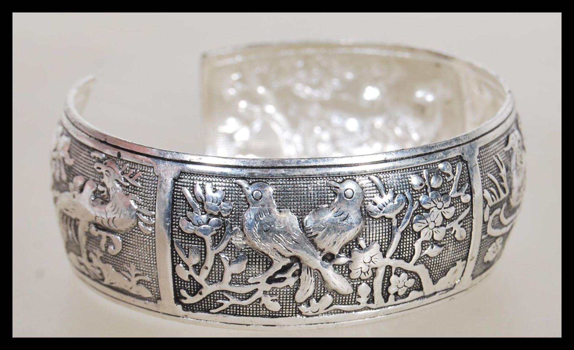 A Chinese silver bangle having panels of repousse decoration of animals including mandarin ducks, - Bild 2 aus 6