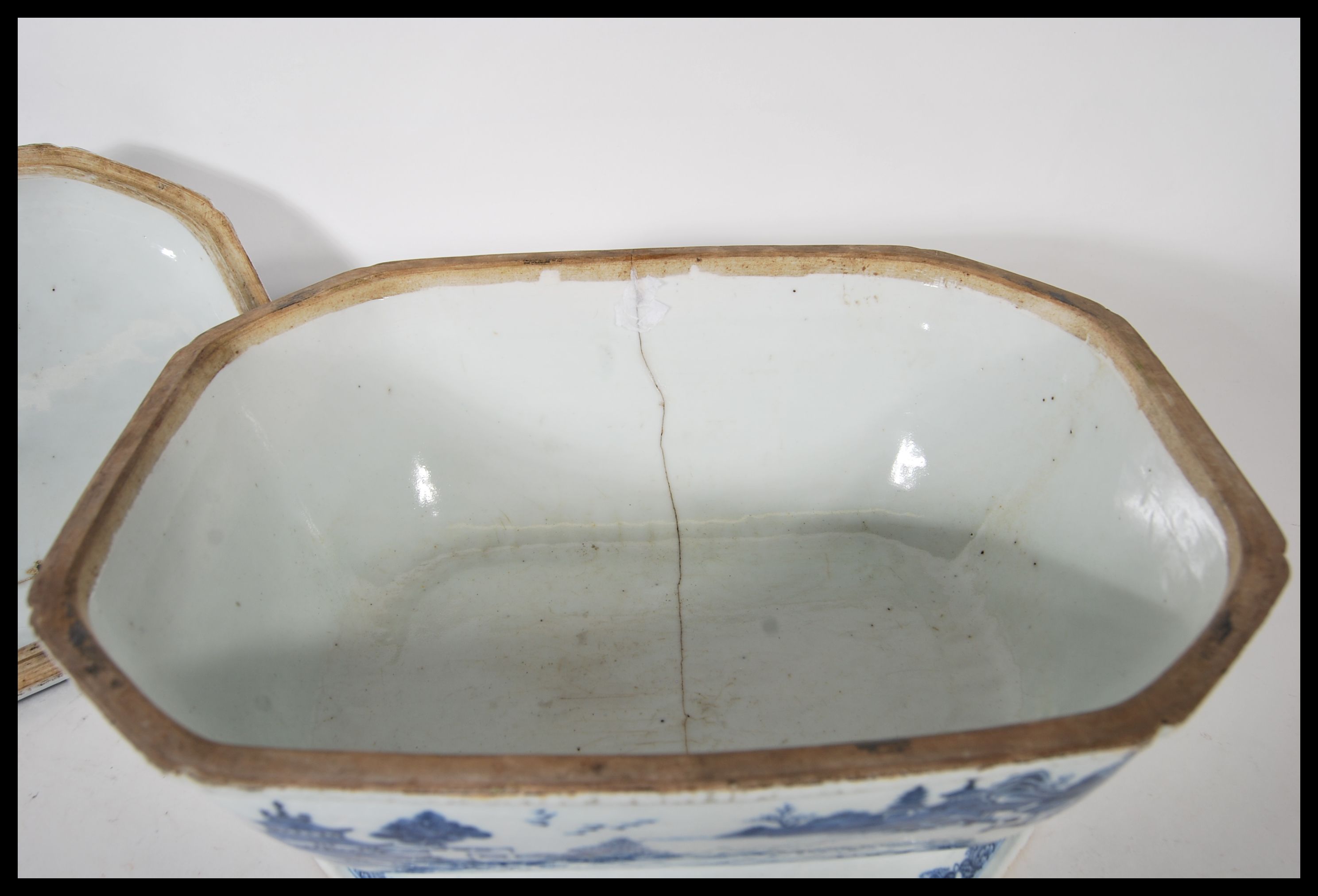 An early 18th century Chinese blue and white large tureen and lid having chinoiserie decoration with - Image 4 of 9