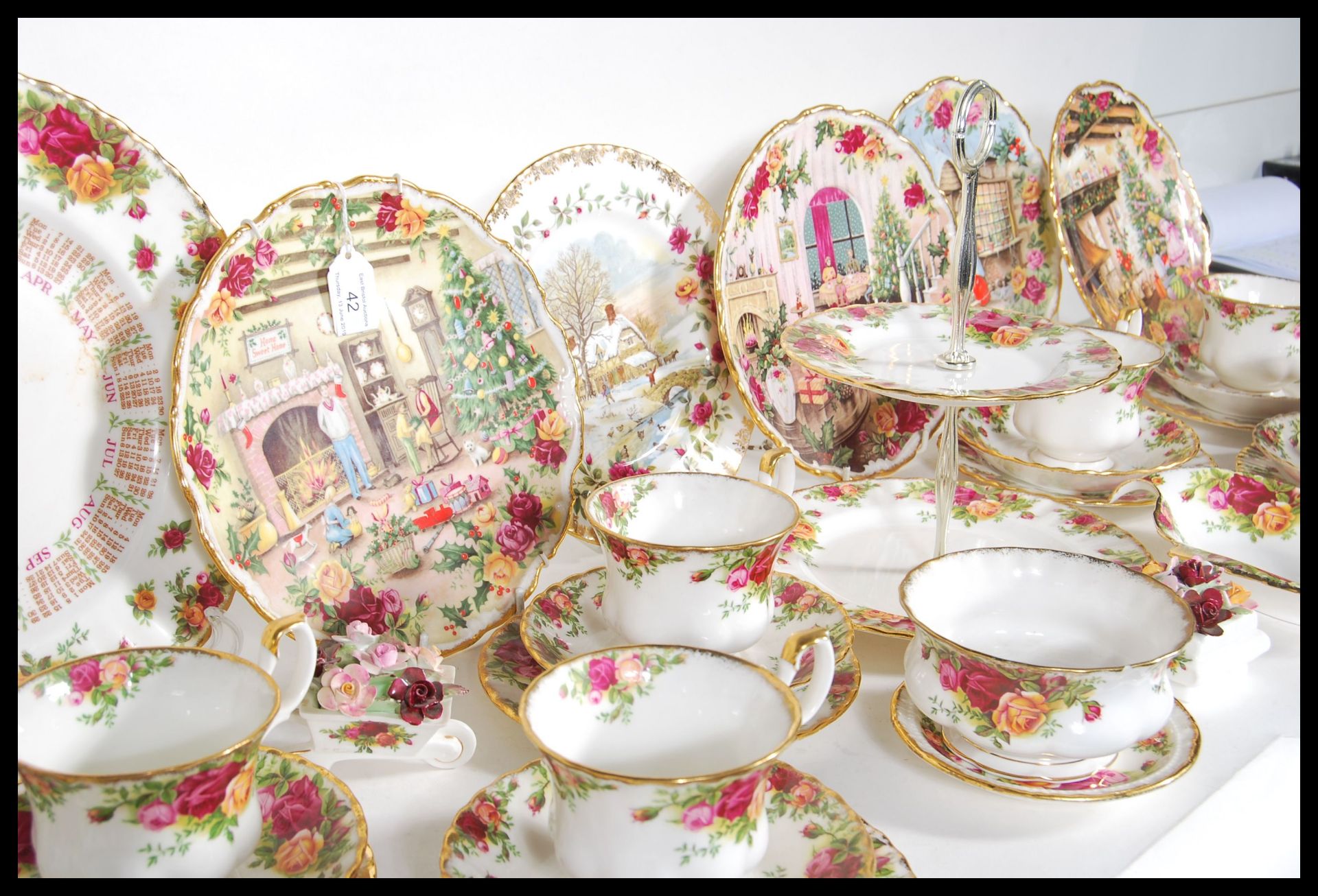 A Royal Albert Old Country Roses tea service consisting of cups, saucers, side plates, sugar bowl - Bild 11 aus 11