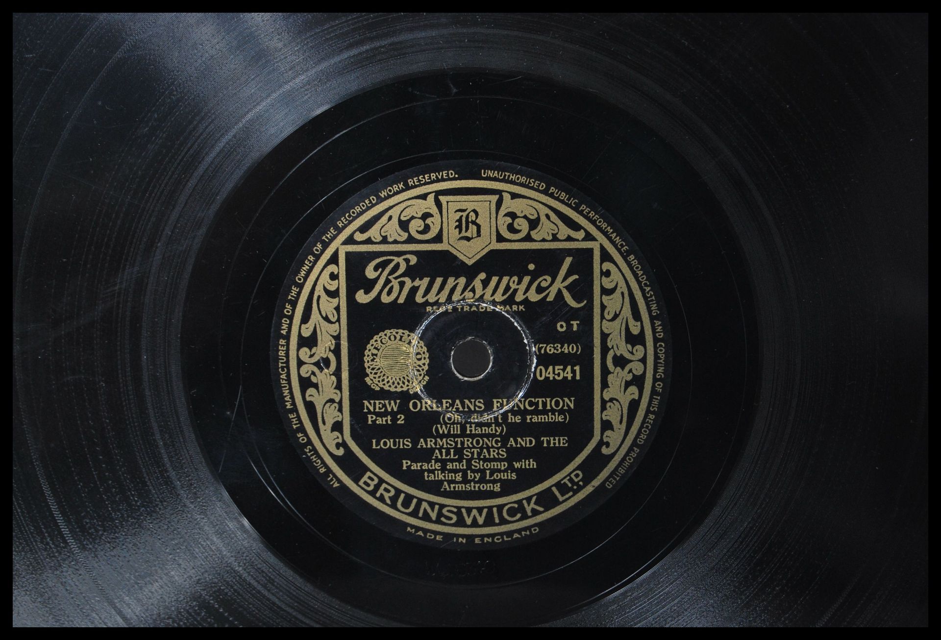 A cased collection of 78 RPM records to include, "Sepia Series" (Selected by Bill Elliott) No.15 - Bild 4 aus 8