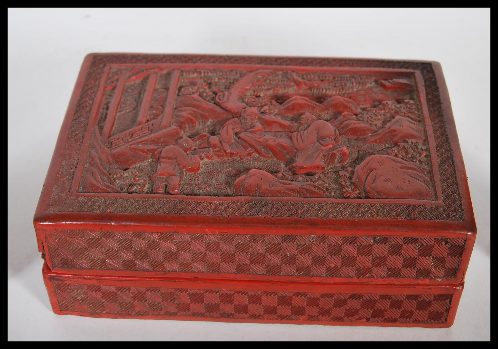 Three Chinese red cinnabar lacquer items to include, snuff bottle and stopper decorated with - Bild 4 aus 9