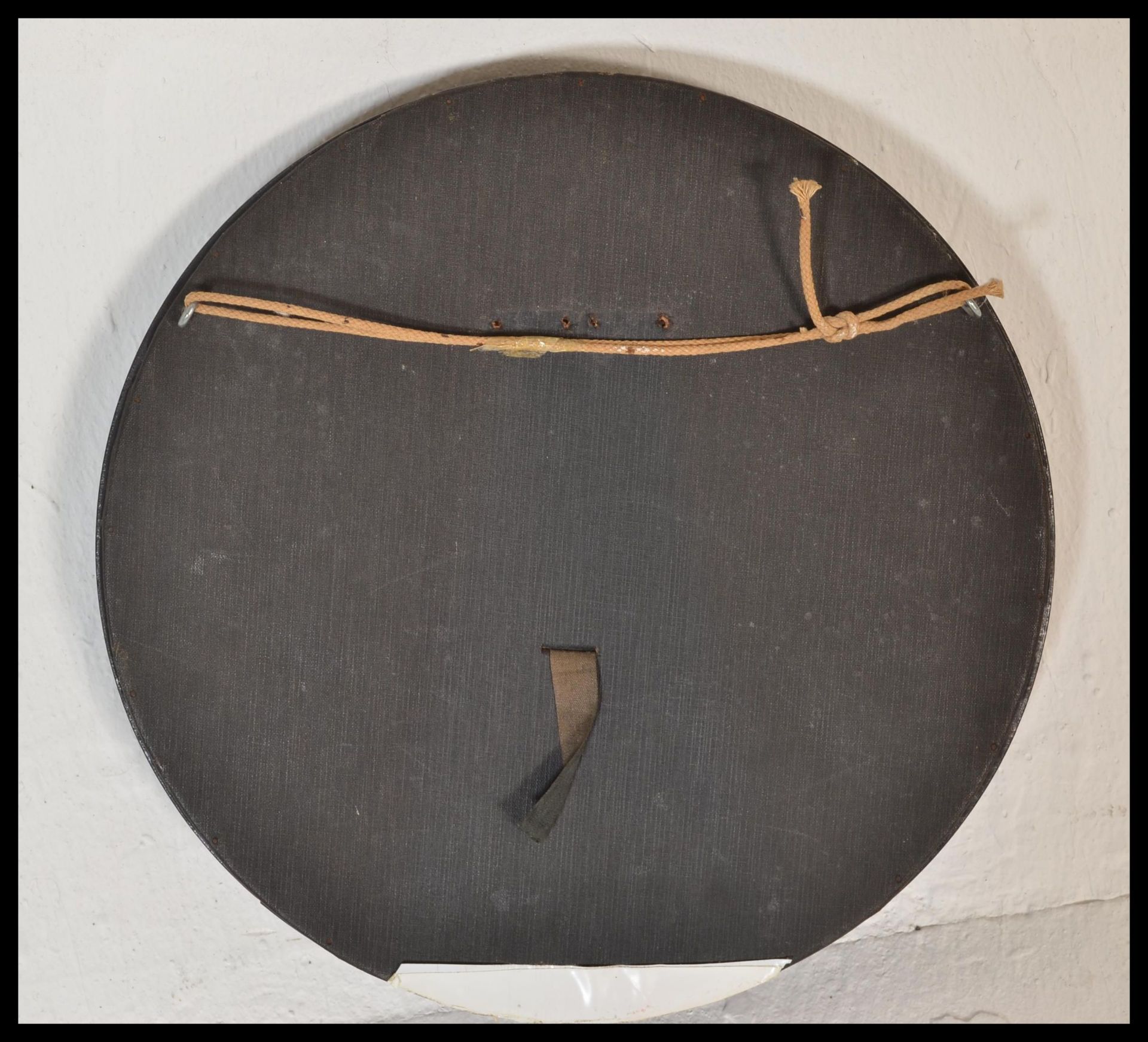 A early 20th Century 1920's Japanese chinoiserie lacquered circular bevelled edge wall mirror, - Bild 6 aus 7