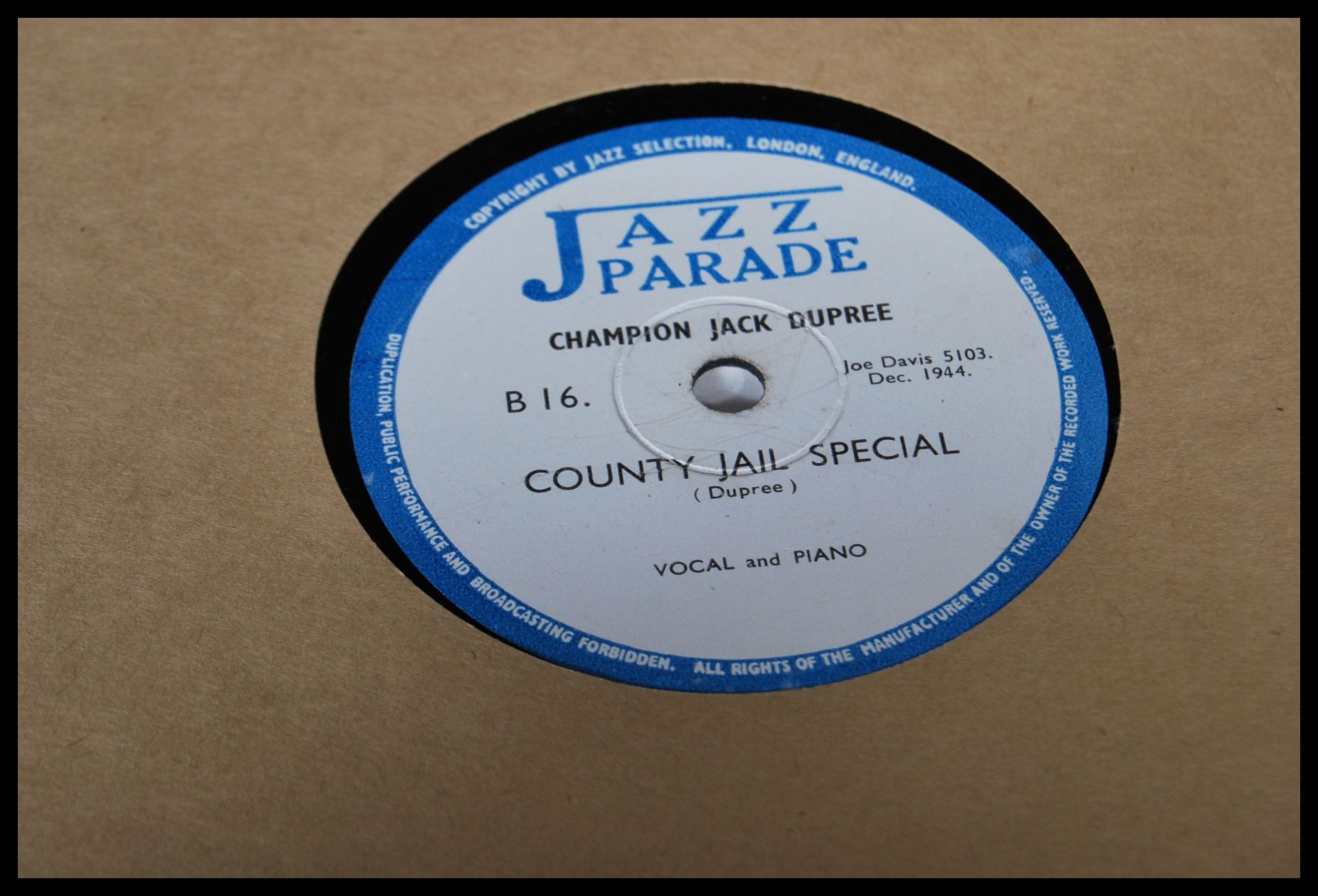 A cased collection of 78 RPM records to include, The Paramount All Stars Hometown Skiffle part 1 and - Bild 6 aus 8