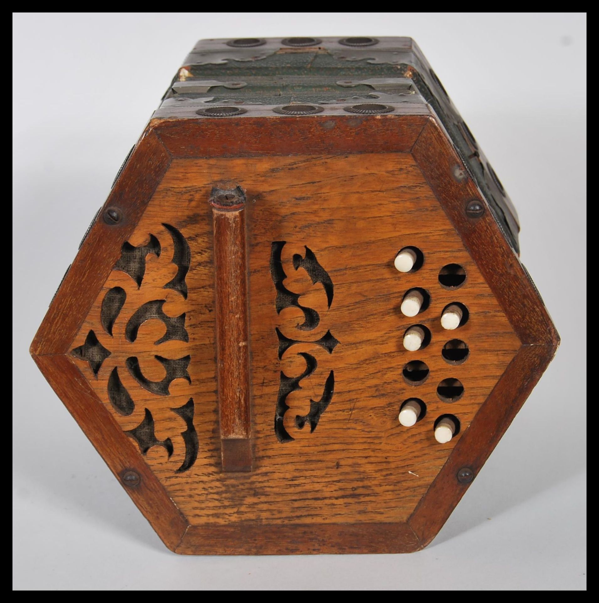 A vintage early 20th Century squeeze box of hexagonal form having pierced wood handles at each end - Bild 3 aus 4