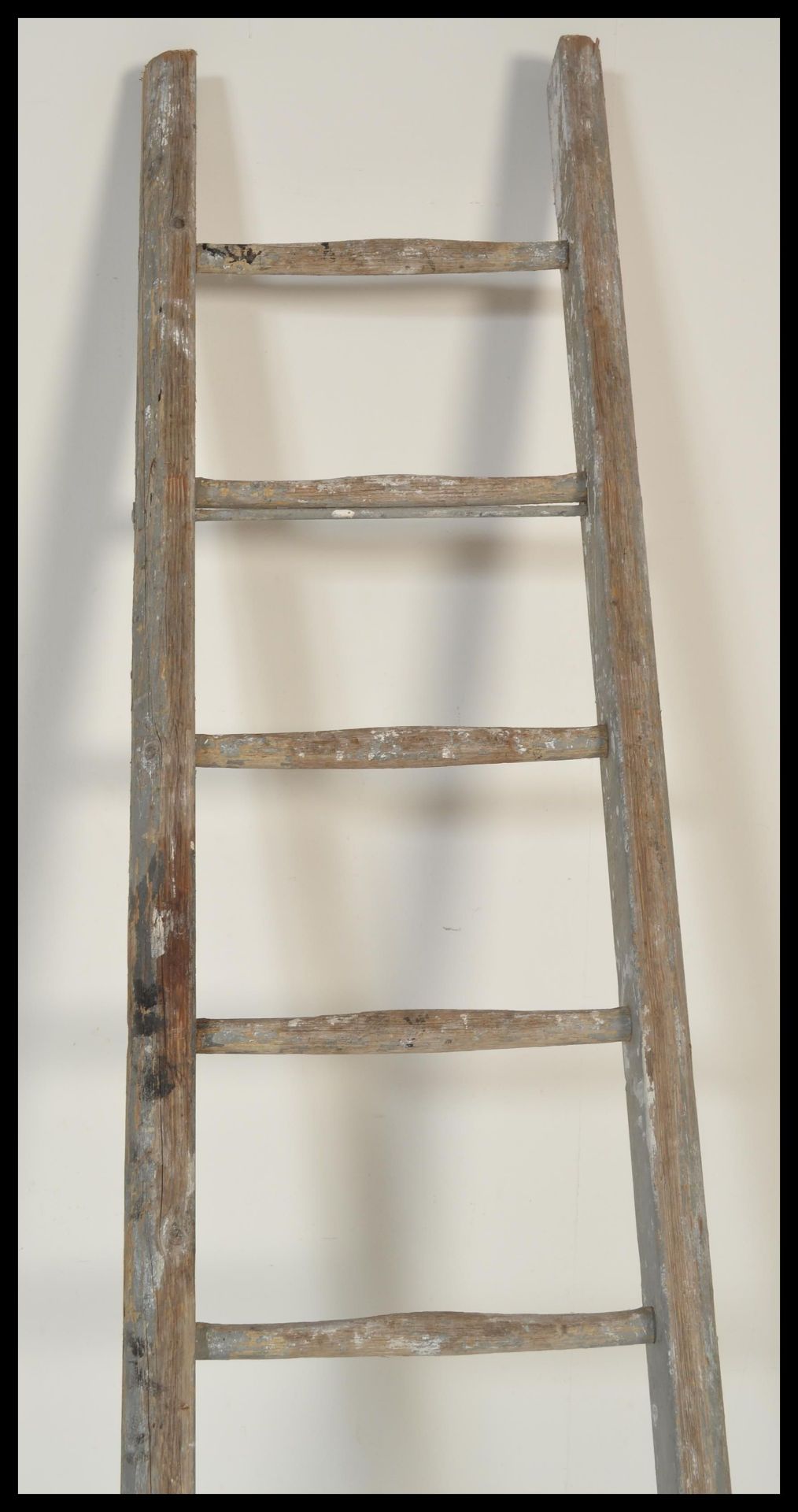 A pair of vintage mid 20th Century industrial wooden ladders, the ladders with turned steps each - Bild 5 aus 9