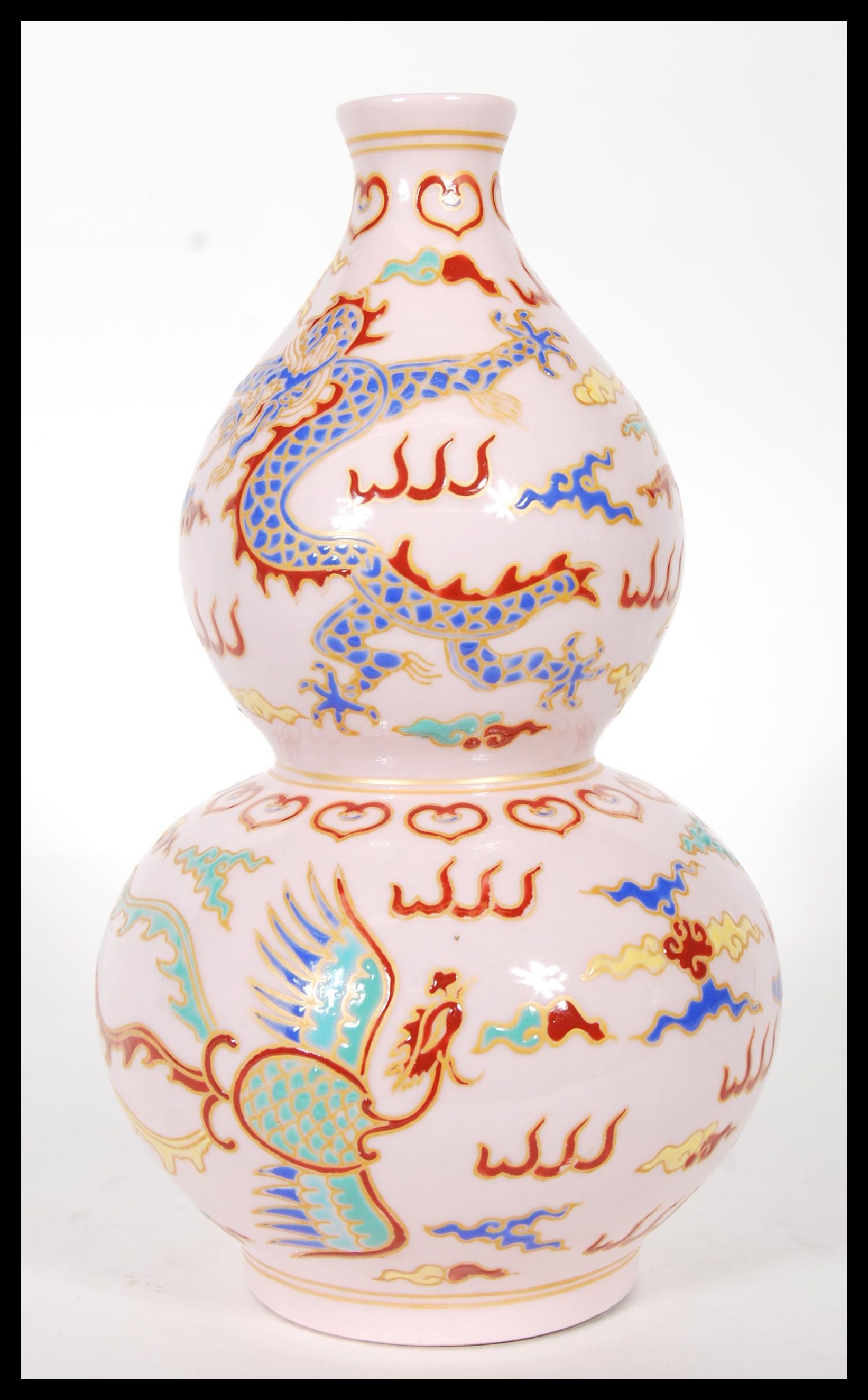 A 20th Century Chinese double gourd vase, having pink ground depicting a dragon and phoenix - Image 2 of 6