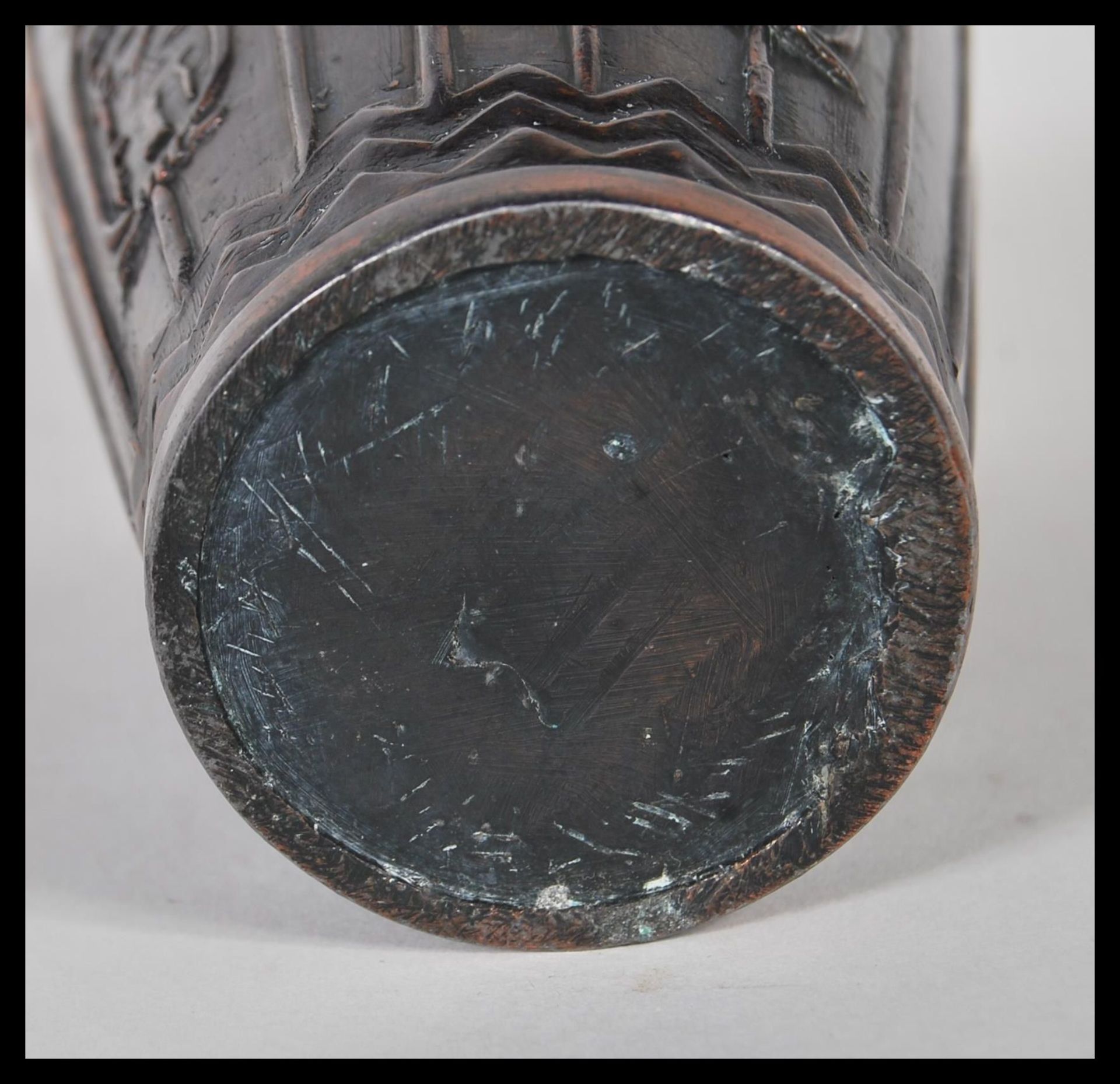 A early 20th century 1920's Japanese Egyptian revival bronze vase of baluster form, having cartouche - Bild 6 aus 6