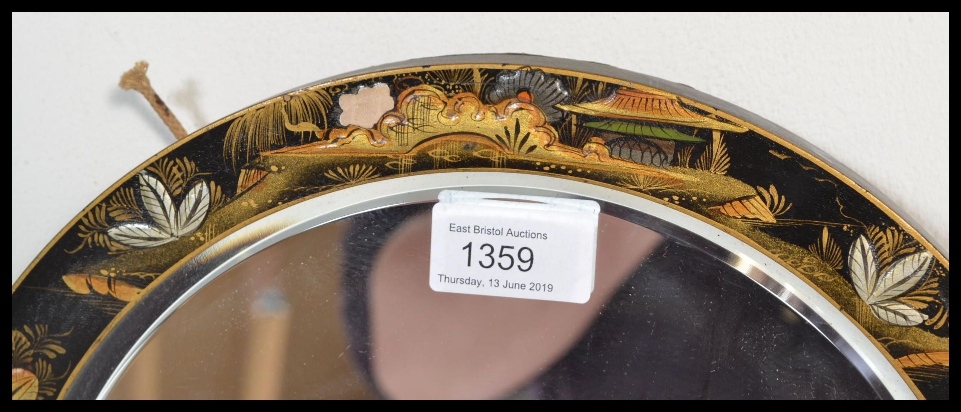 A early 20th Century 1920's Japanese chinoiserie lacquered circular bevelled edge wall mirror, - Bild 3 aus 7