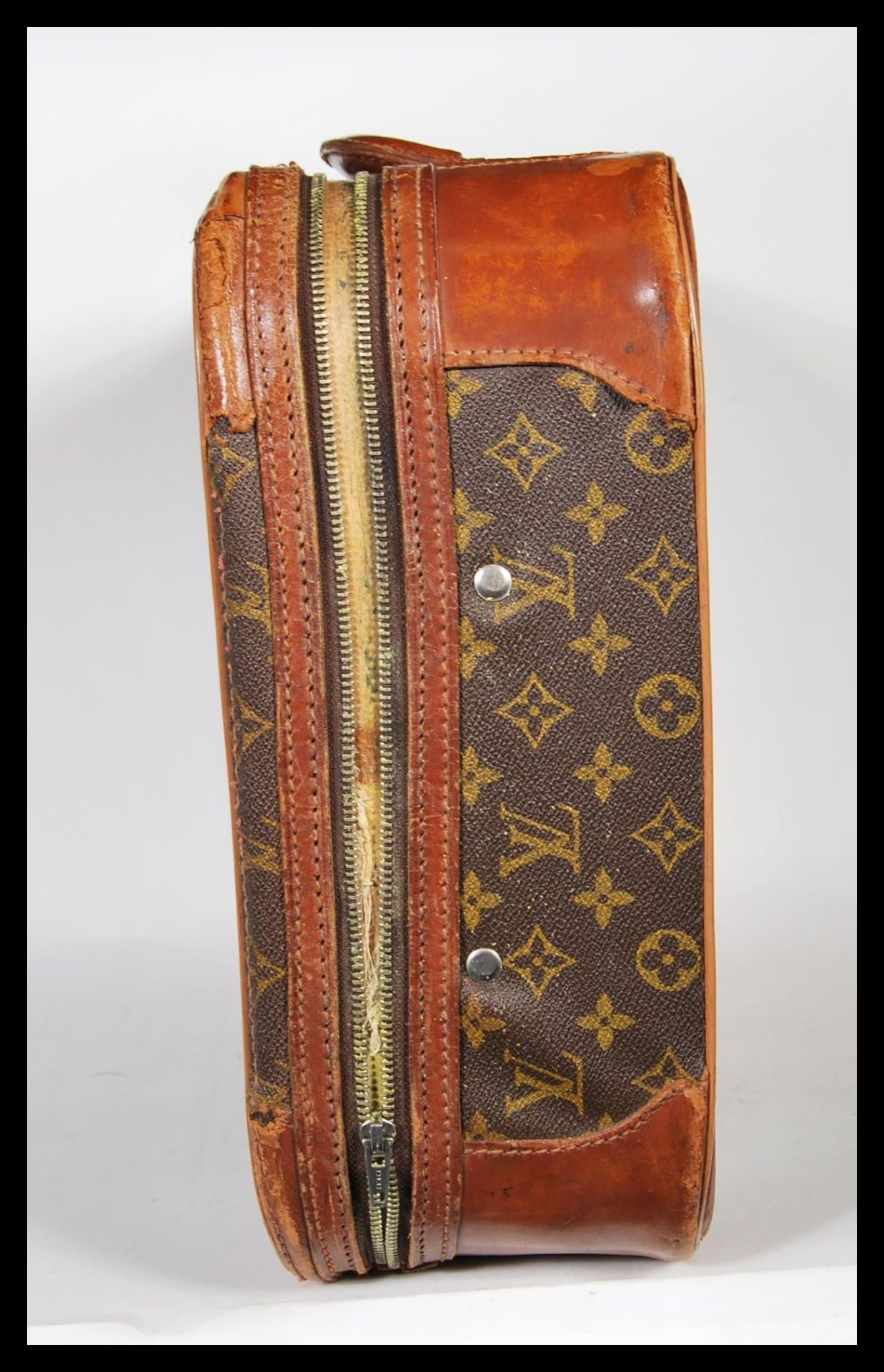 A Louis Vuitton hard suitcase in monogram canvas, second half 20th century, covered in LV monogram - Bild 4 aus 8