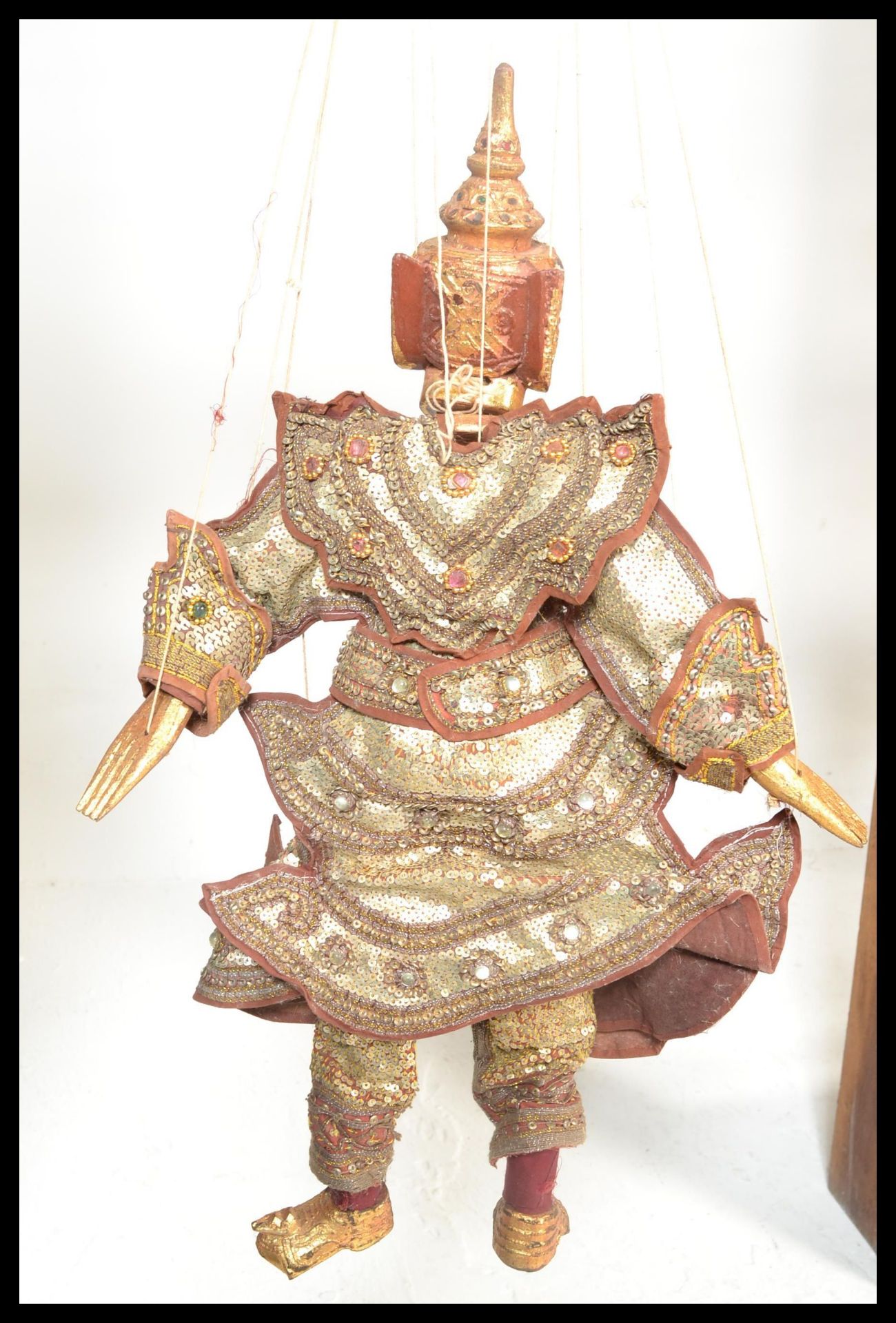 A Vintage Antique Thai string wooden puppet, wearing sequin garments having gilt finish to hands, - Bild 3 aus 5