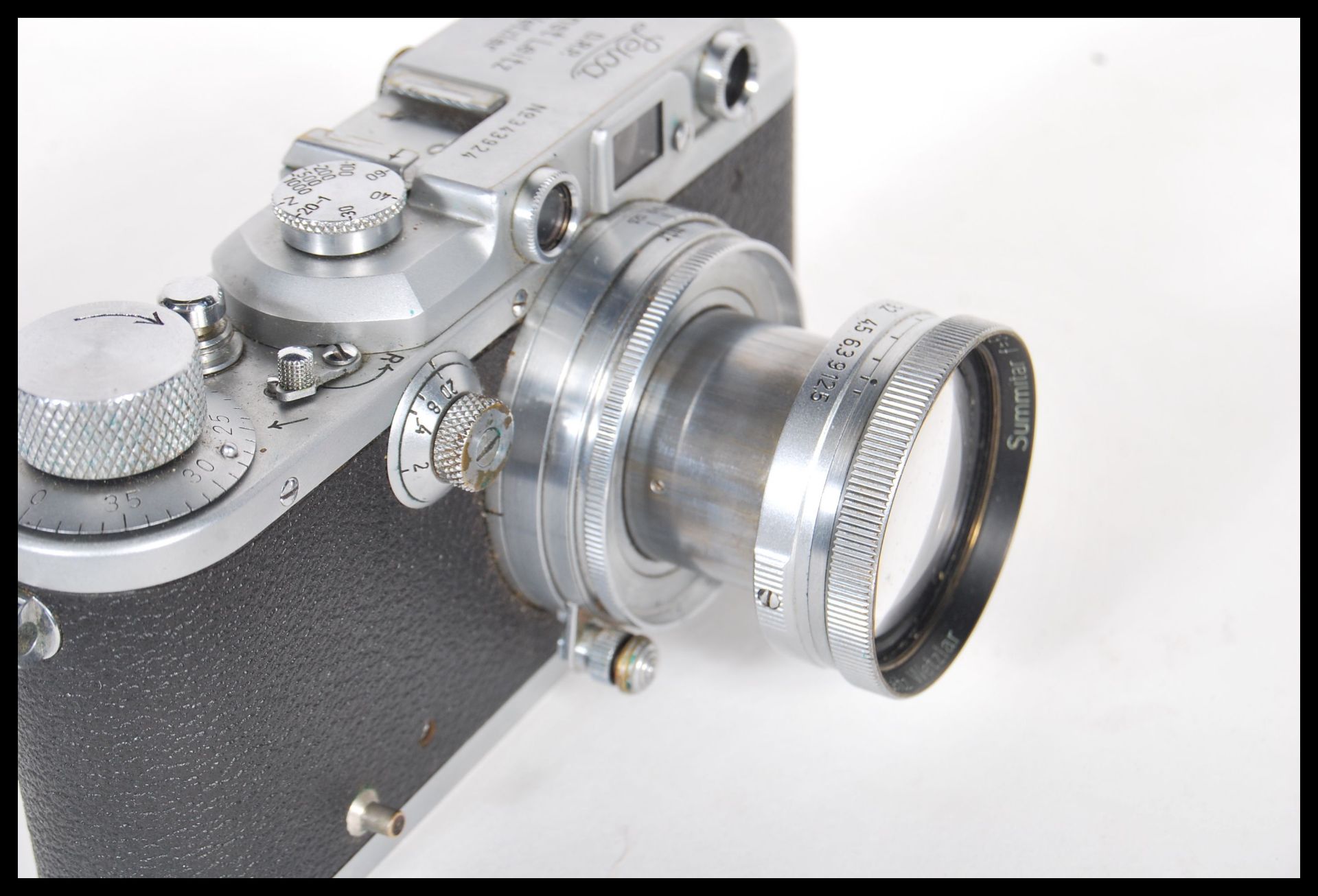 A Leica lll D.P.R Rangefinder chrome camera by Ernst Leitz Wetzlar Germany, Serial number 343924. - Bild 6 aus 7