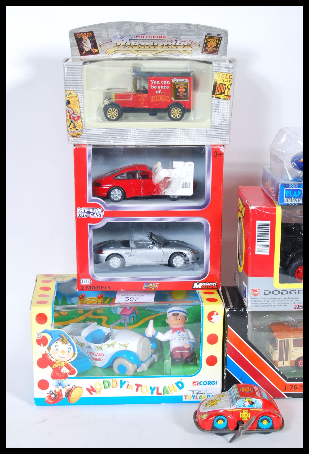 A collection of predominantly boxed scale model diecast cars to include Corgi, Doge power wagon, - Bild 2 aus 6
