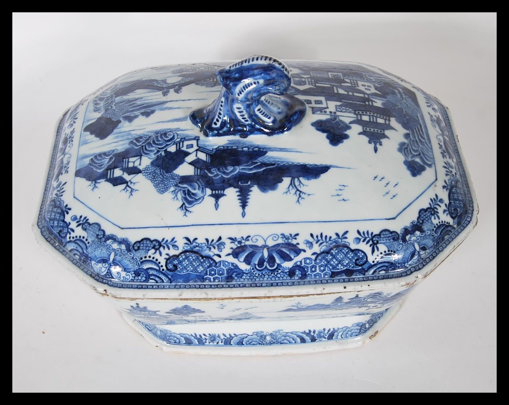 An early 18th century Chinese blue and white large tureen and lid having chinoiserie decoration with - Image 2 of 9