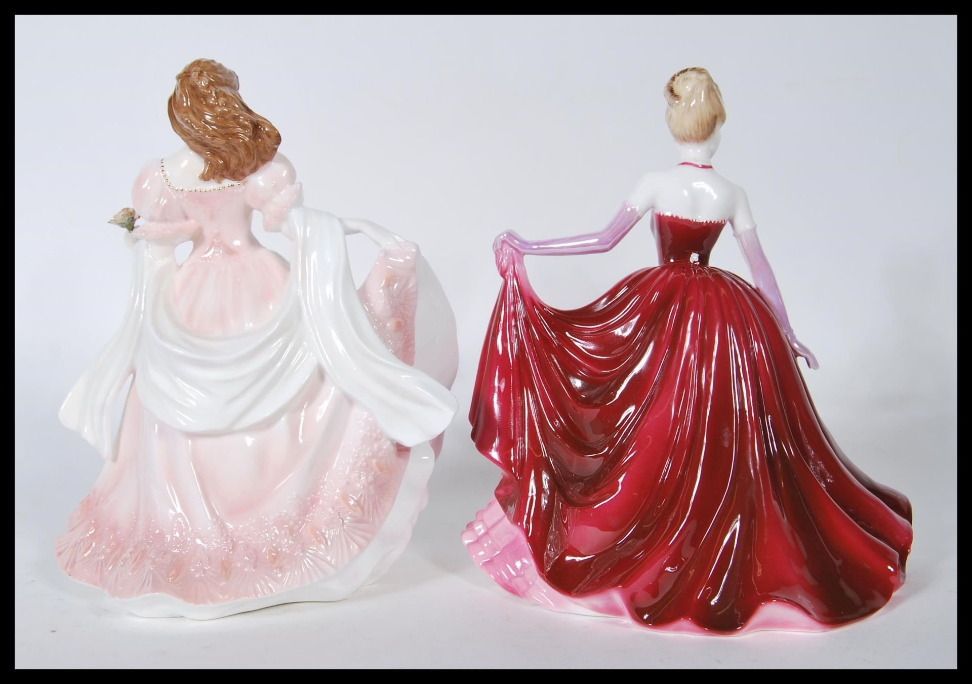 A Coalport Bone China ceramic figurine titled ' Shall We Dance ', produced in a limited edition of - Bild 3 aus 7