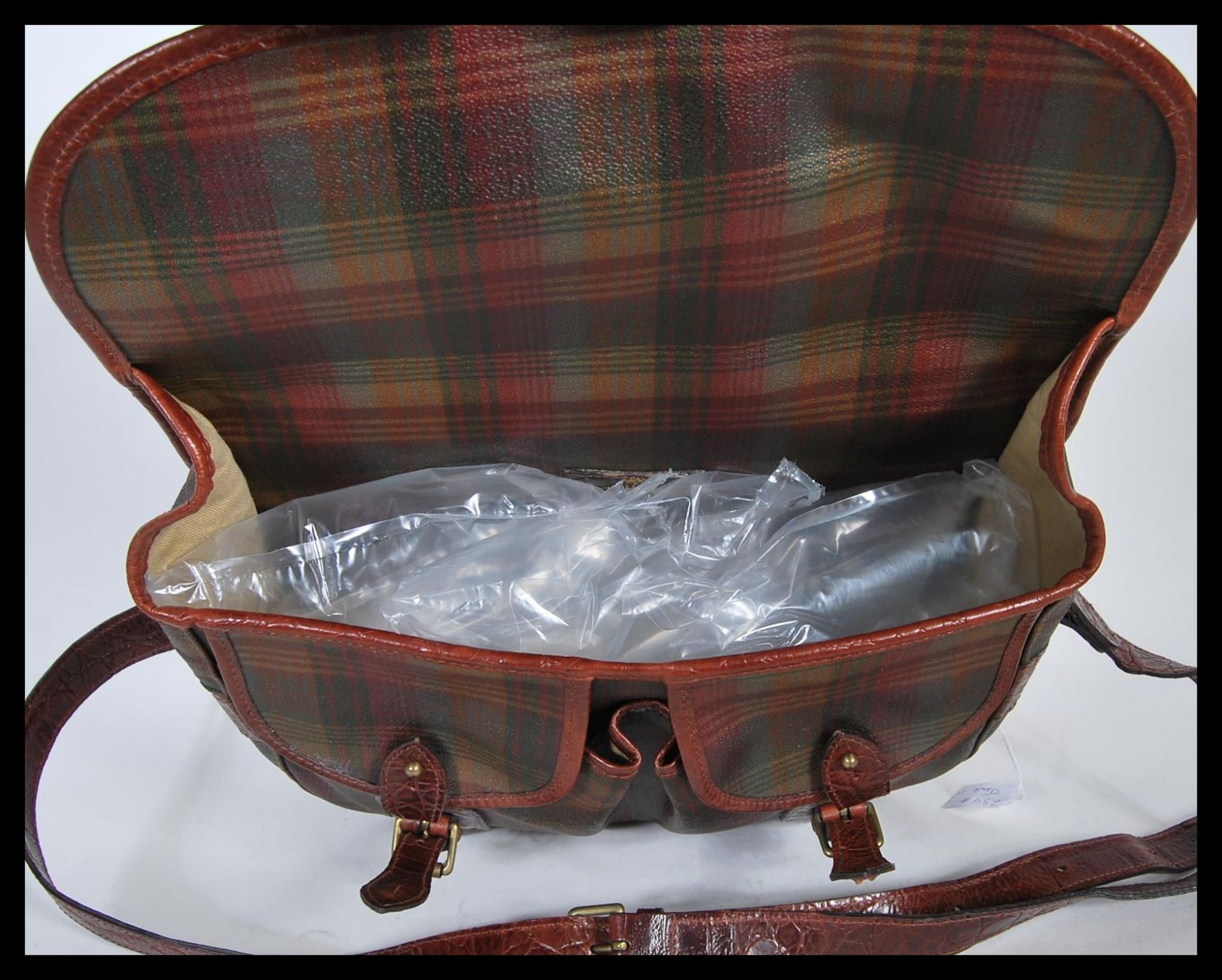 A vintage Mulberry plaid shooting style satchel / messenger bag.  This tartan check leather unisex - Bild 4 aus 7