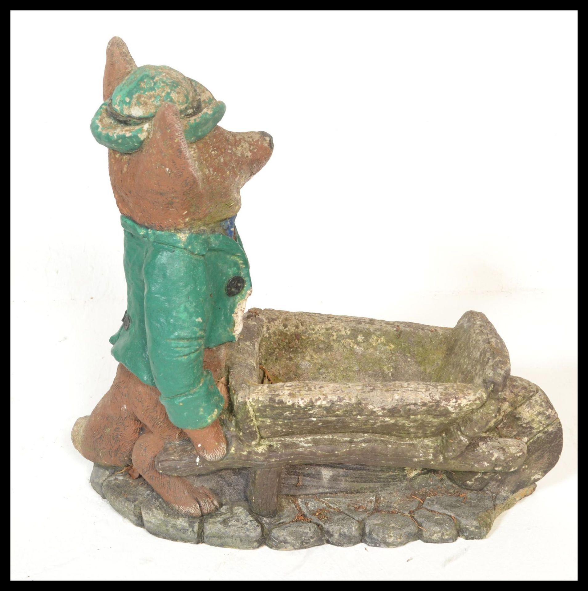 Two large 20th Century composite stone garden planters, one in the form of a fox and the other in - Bild 5 aus 5
