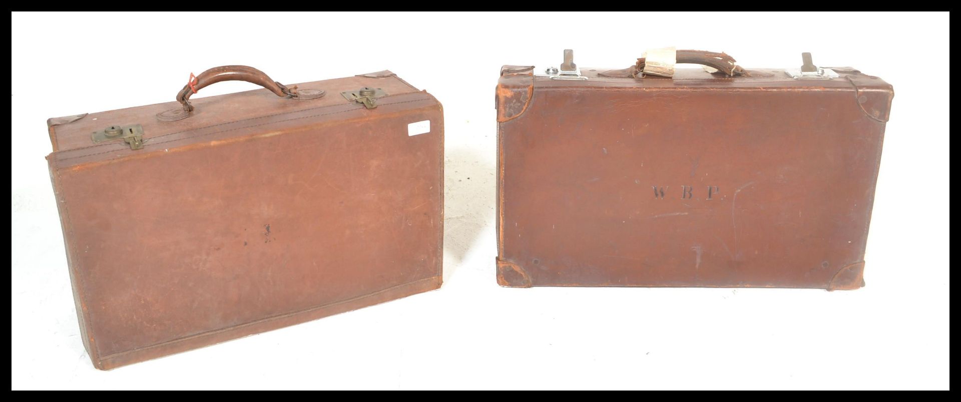 Two early 20th Century good quality pig skin / leather travel suitcases, both with clasps and - Bild 5 aus 5
