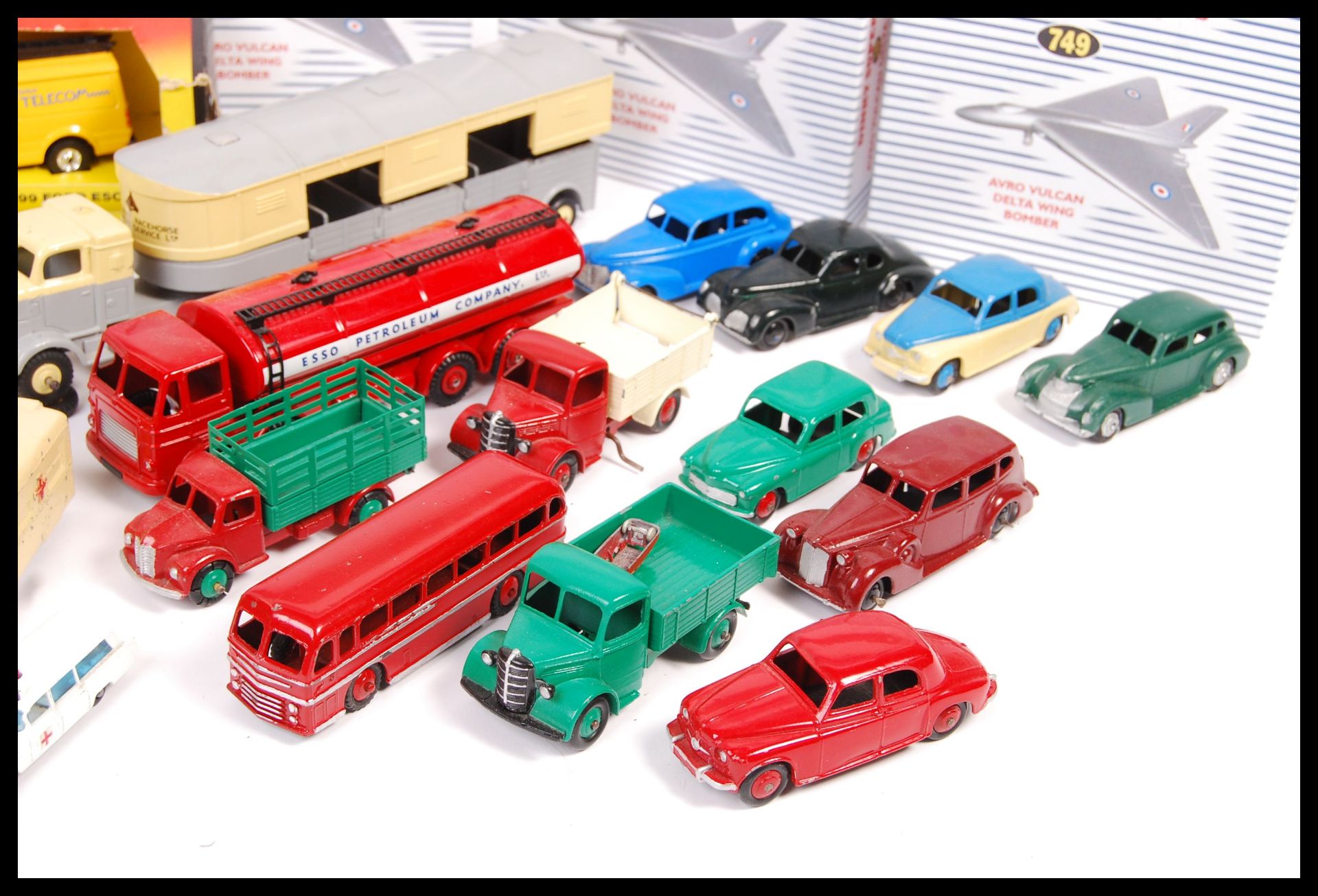 GOOD ASSORTMENT OF DIECAST MODELS - MOSTLY DINKY - Bild 2 aus 8